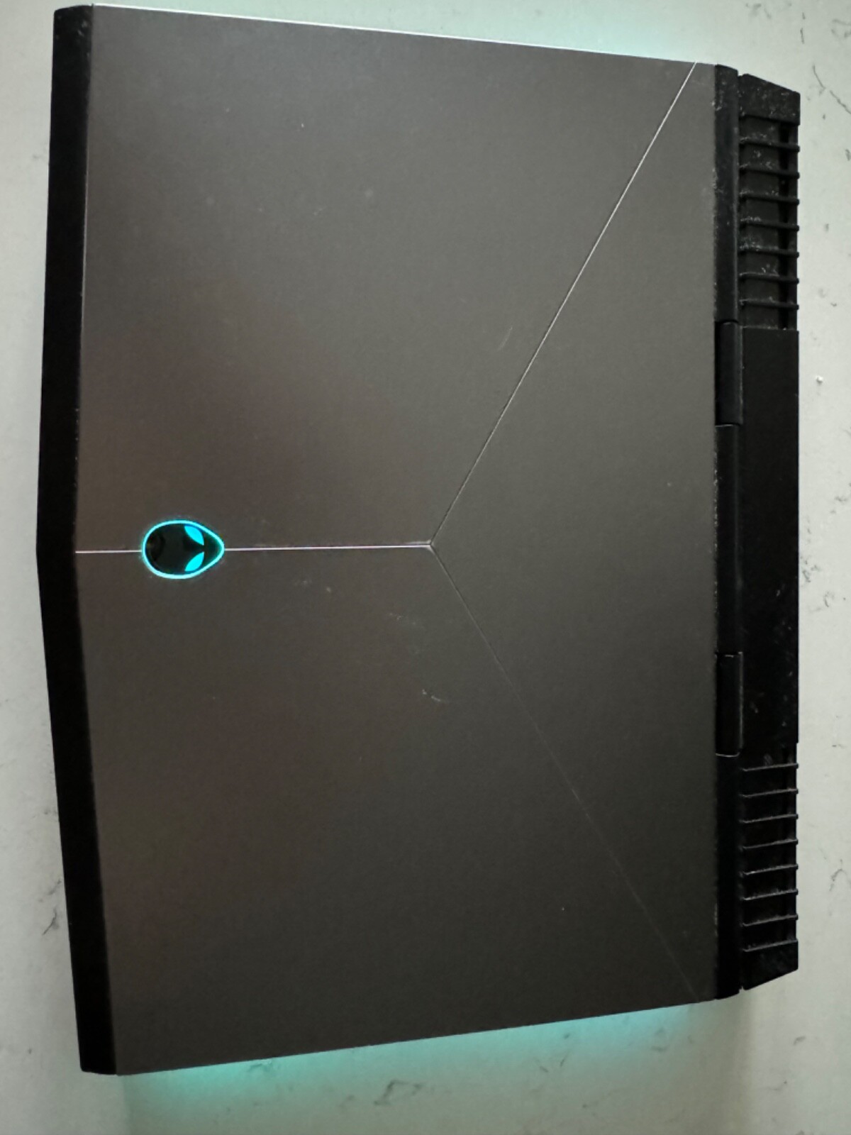 Alienware m15 R3, 15.6″ (512 GB, 16 GB Ram) Gaming Laptop (AWM15-7593BLK-PUS)