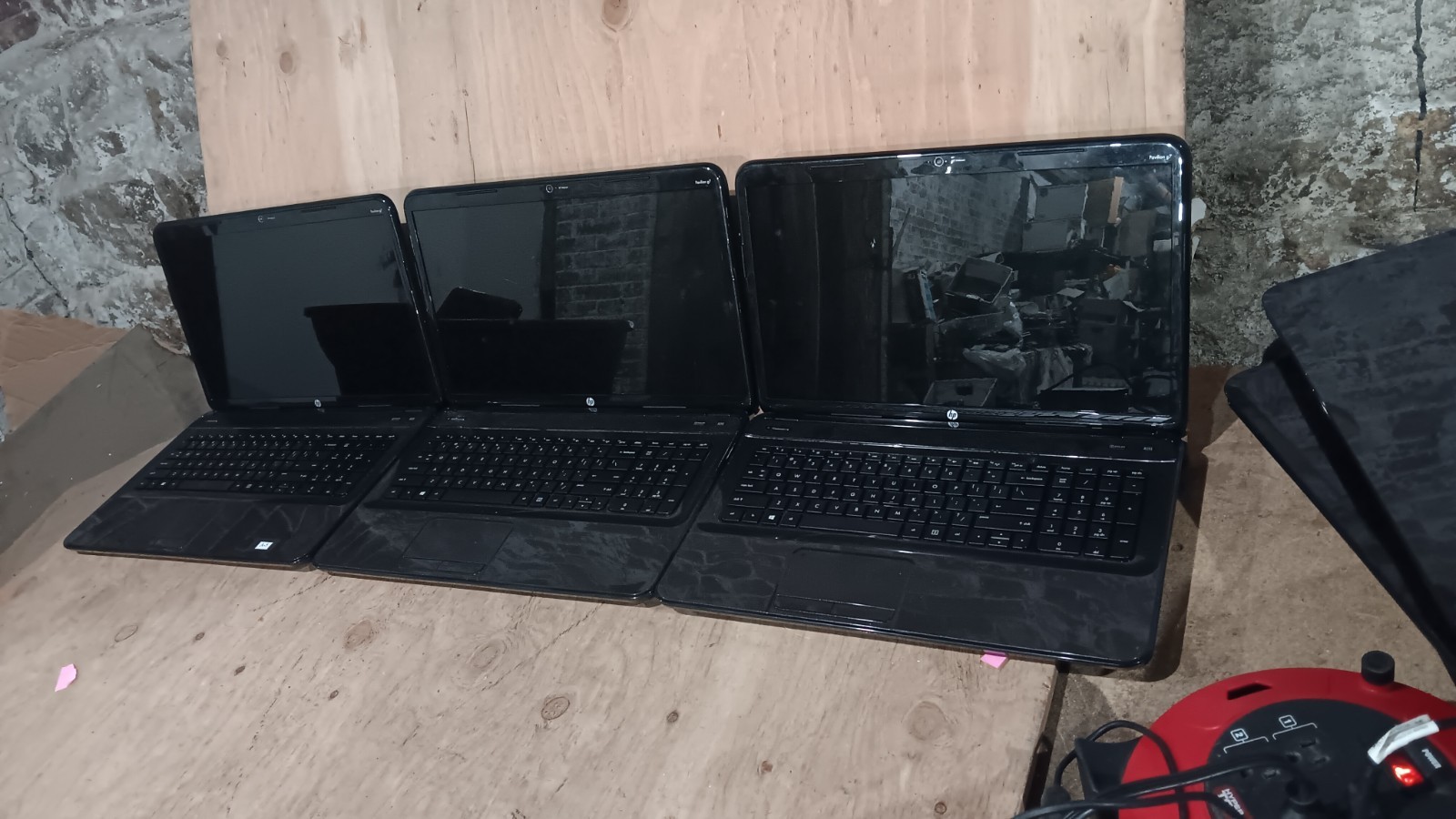 17.3″ HP Pavilion g7 Laptop Core i3-3110M @ 2.40 GHz 17.3″ LCD Screen AC Adapter