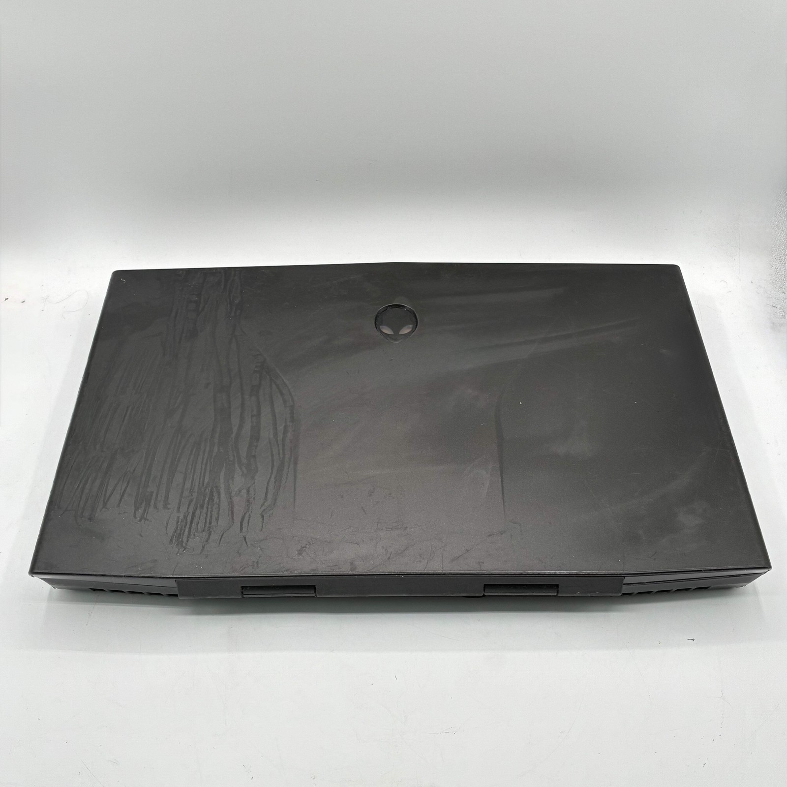 Alienware M17X R3 17in i7 8GB 1TB Black Cracked Screen