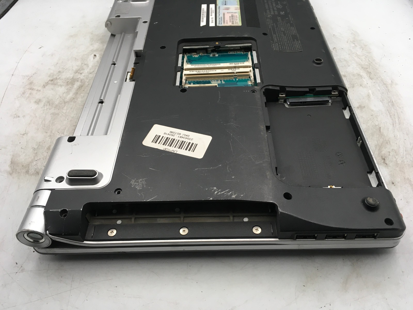 SONY VAIO PCG 3B2L – FOR PARTS/REPAIR – INTEL CORE 2 DUO P8400 – NO RAM -READ-BB