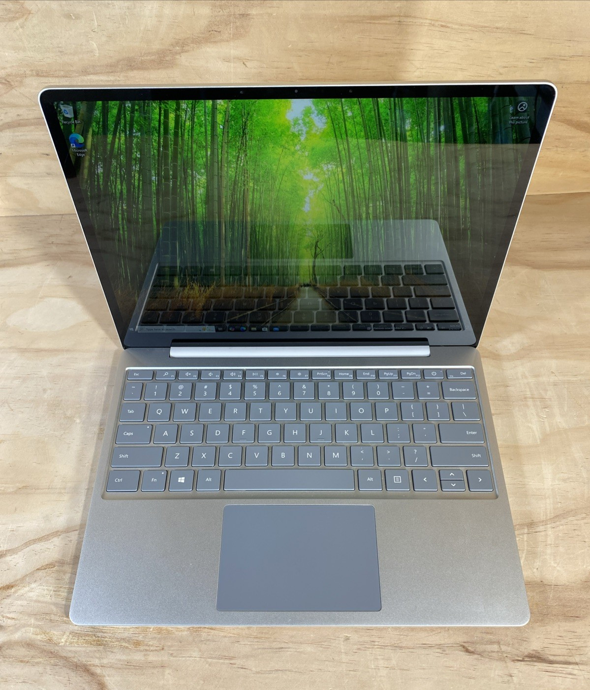 Microsoft Surface Laptop Go 1943 12.4″ i5-1035G1 1.0GHz 4GB RAM 64GB SSD/bat87%