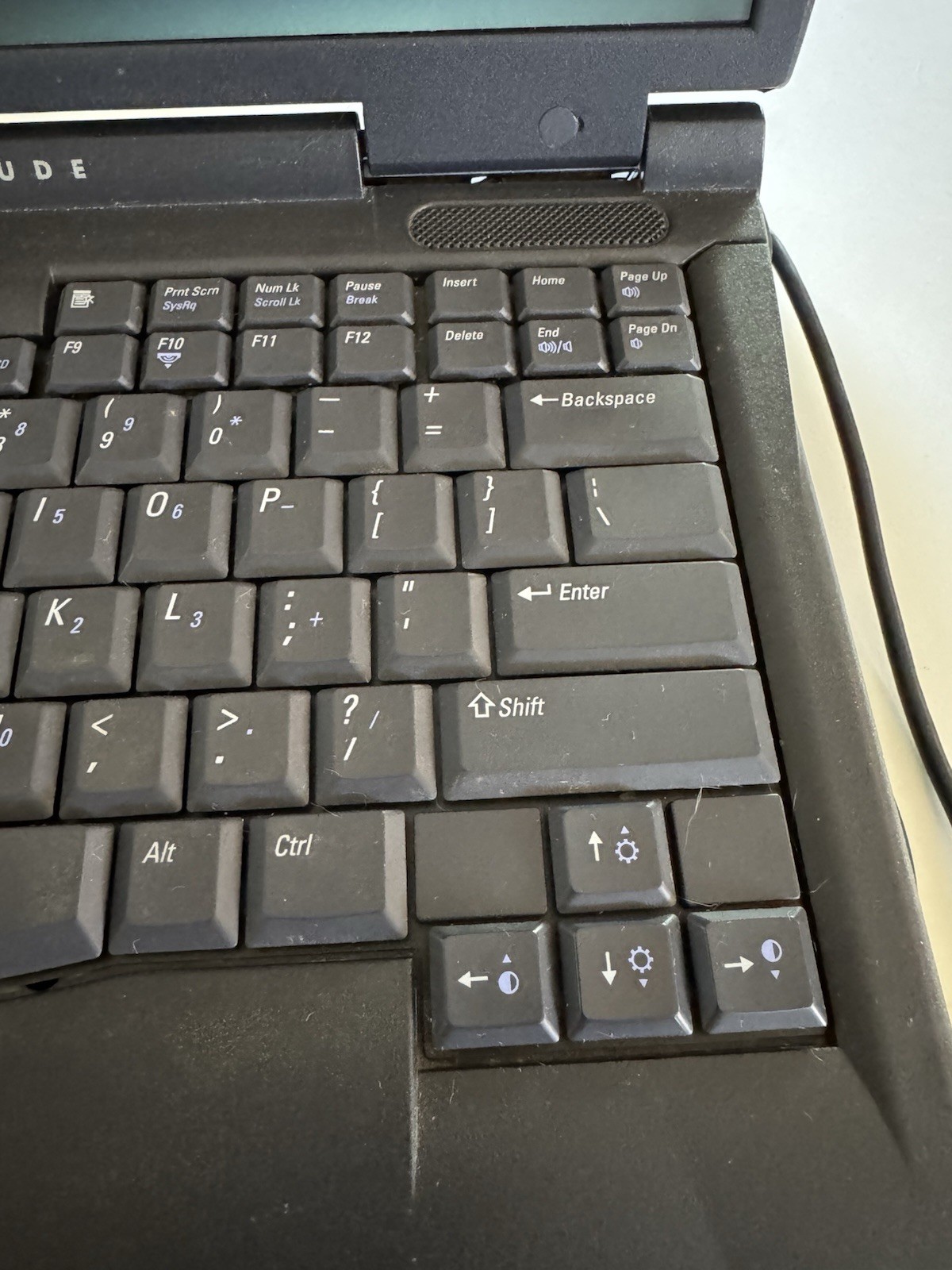 Dell Latitude C800 Laptop Pentium III 850Mhz 256MB 20GB 15″ Windows 2000 Working