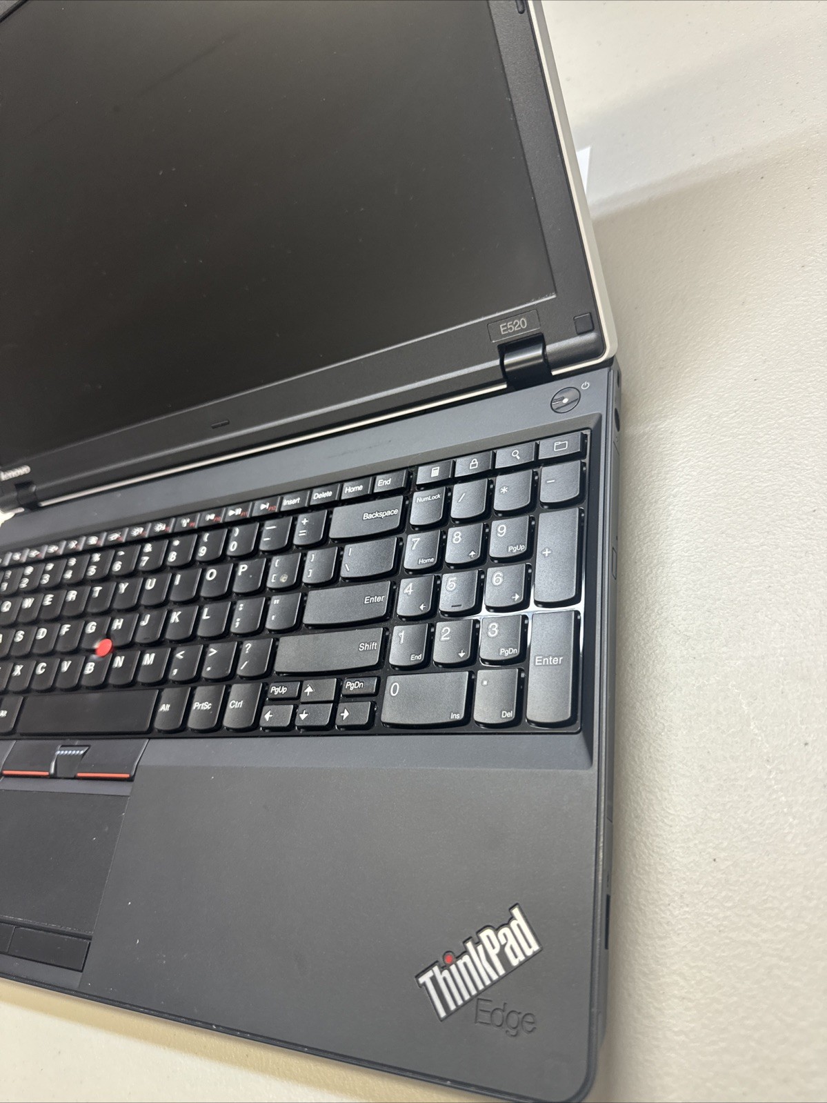 Lenovo ThinkPad Edge E520 15″ Laptop i5 2.4GHz – Parts/repair No P/adapter