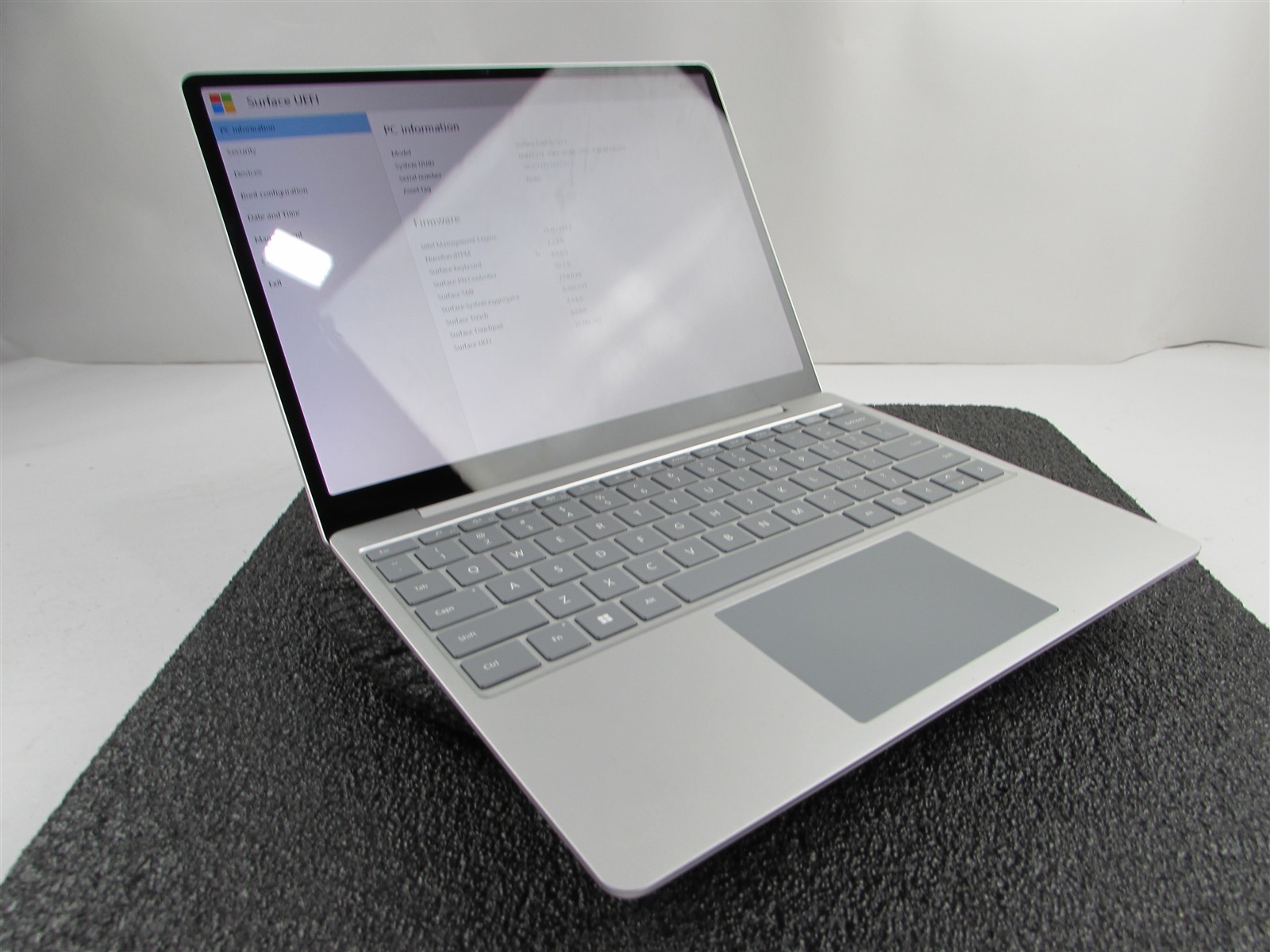 Microsoft Surface Laptop GO 2 12.4″ i5-1135G7 256GB NVMe SSD 16GB RAM Win 11