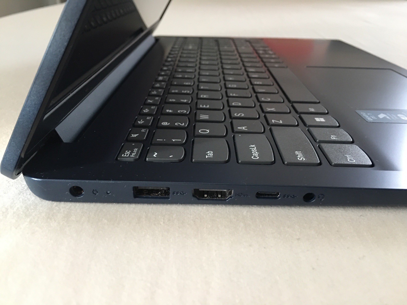 Lenovo IdeaPad 1 15.6” Full HD Touchscreen Laptop 82VG00TYUS Abyss Blue 8Gb 256