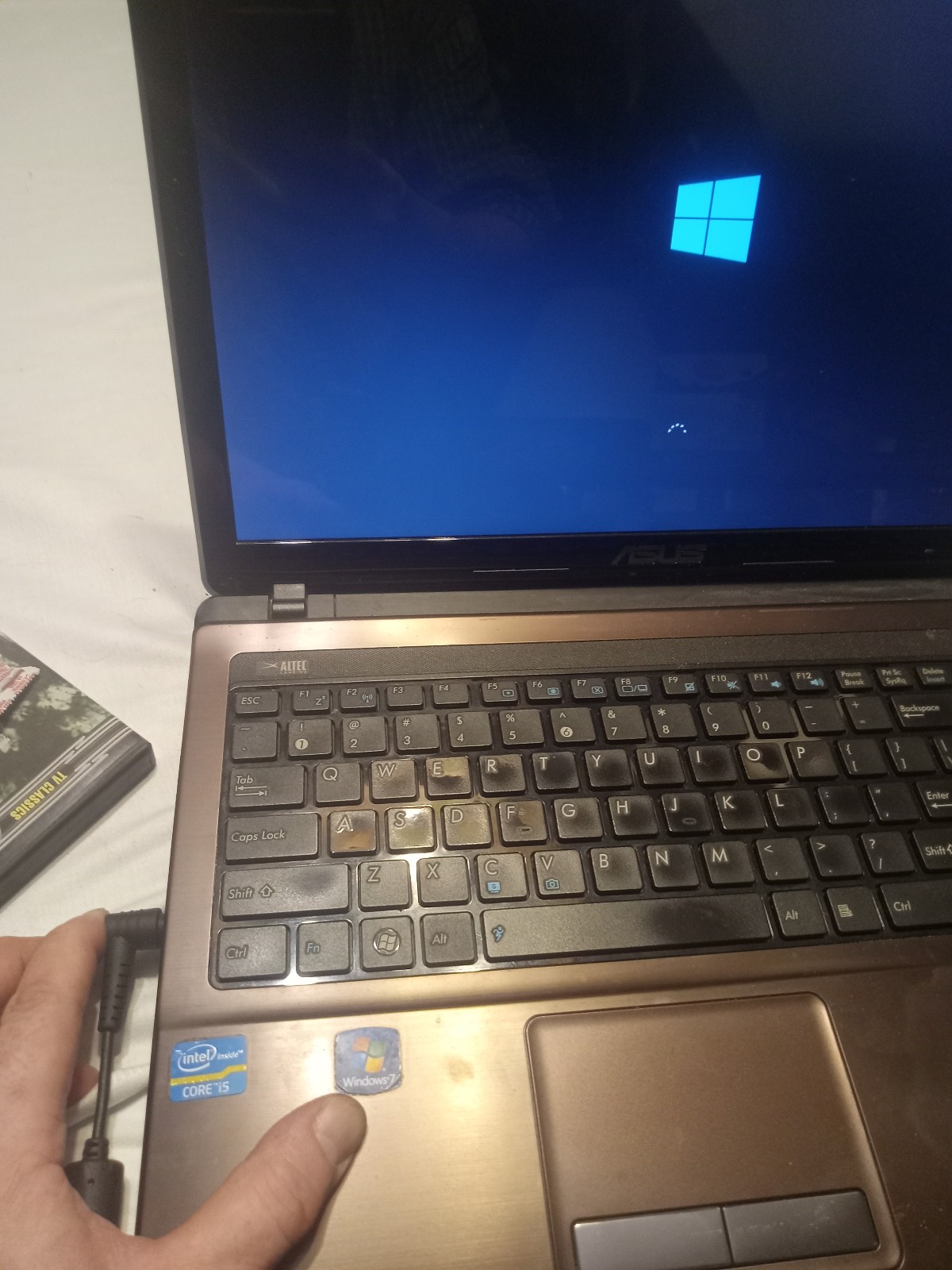 Asus X53E-RH52 Intel i5-2450M 2.5GHz 6 GB – Needs repair, working, please read
