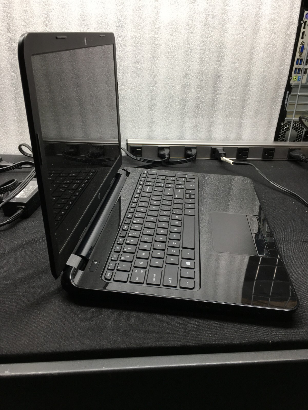 HP 15-g070nr | AMD E1-6010 1.35GHz | 4GB RAM | 120GB SSD #99