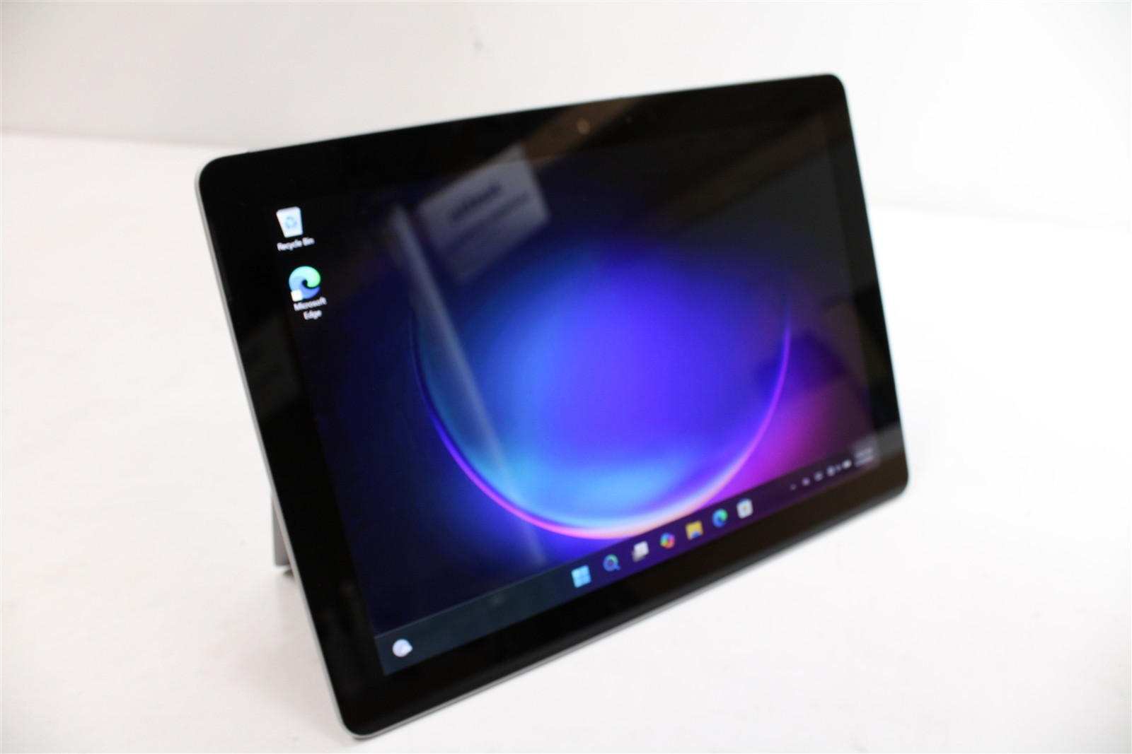 Microsoft Surface Go 2 10.5″ Tablet Core m3-8100Y 4GB RAM 64GB Windows 11 Pro