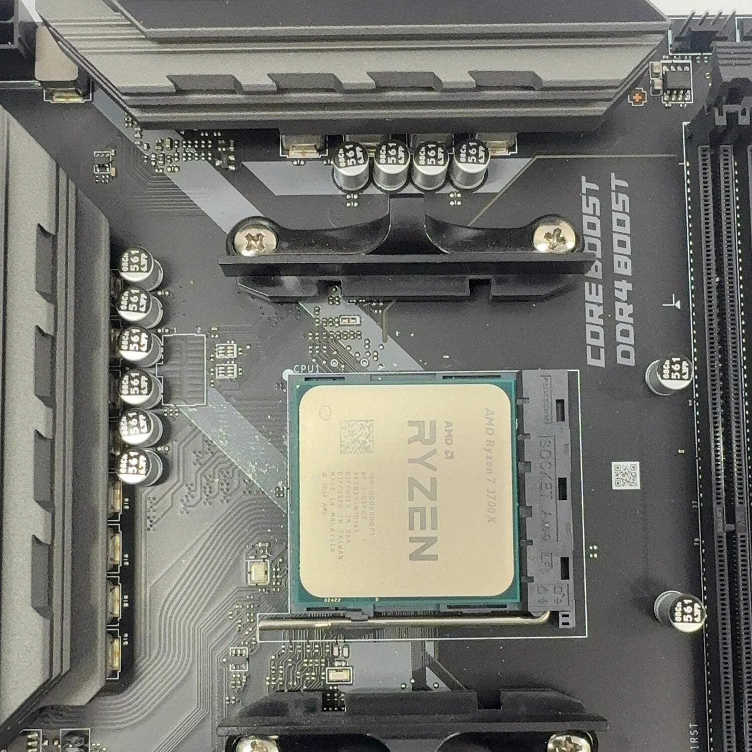 MSi B550 Tomahawk AM4 AMD Ryzen 7 3700X 8 Core 3.60GHz ATX