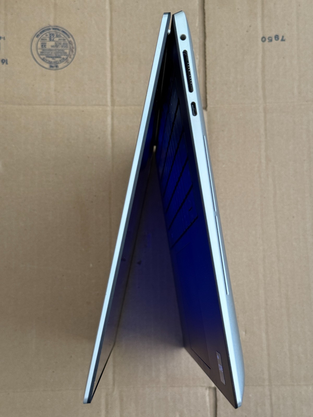 Dell Xps 9530 i9-13900h 32gb DDR5 Ram 4070 RTX GPU 512gb SSD 15.6″ OLED 3.5K W11