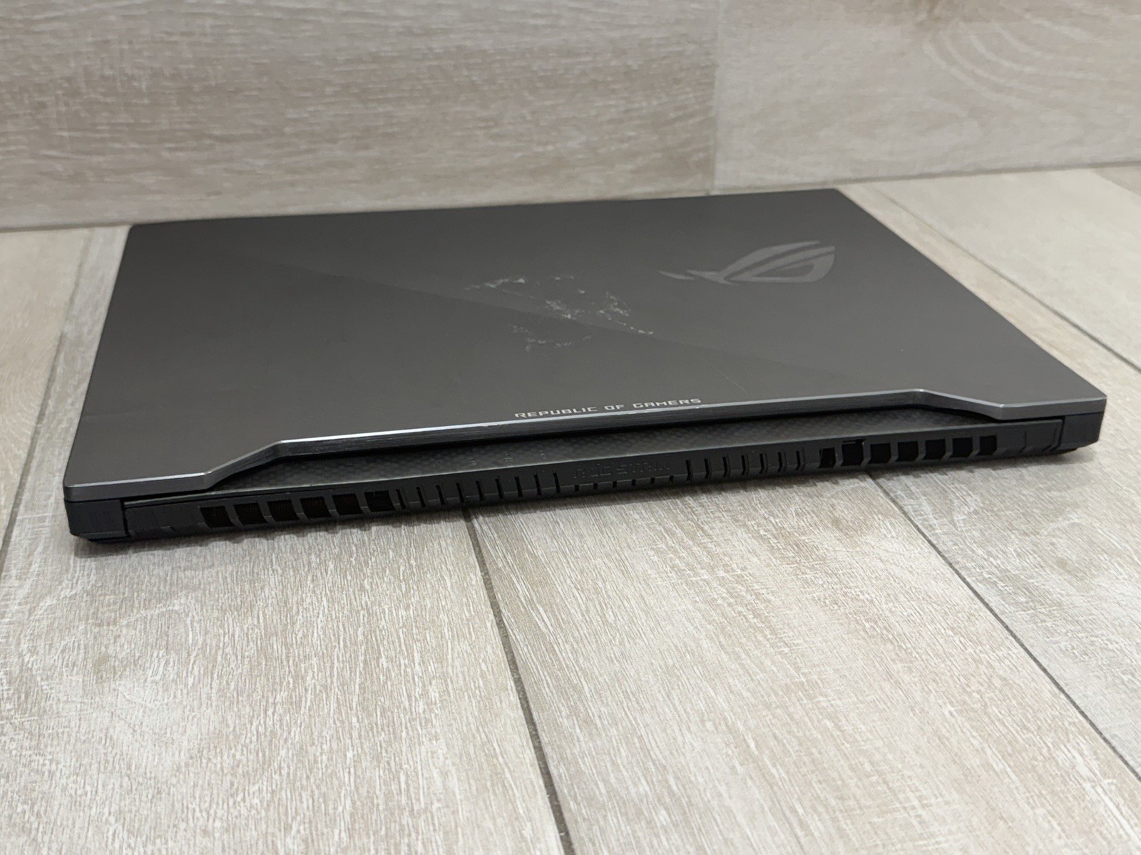 Asus Strix GL504G 15.6″ Core i7-8750H GeForce GTX 1070 8GB RAM 500GB NVMe SSD