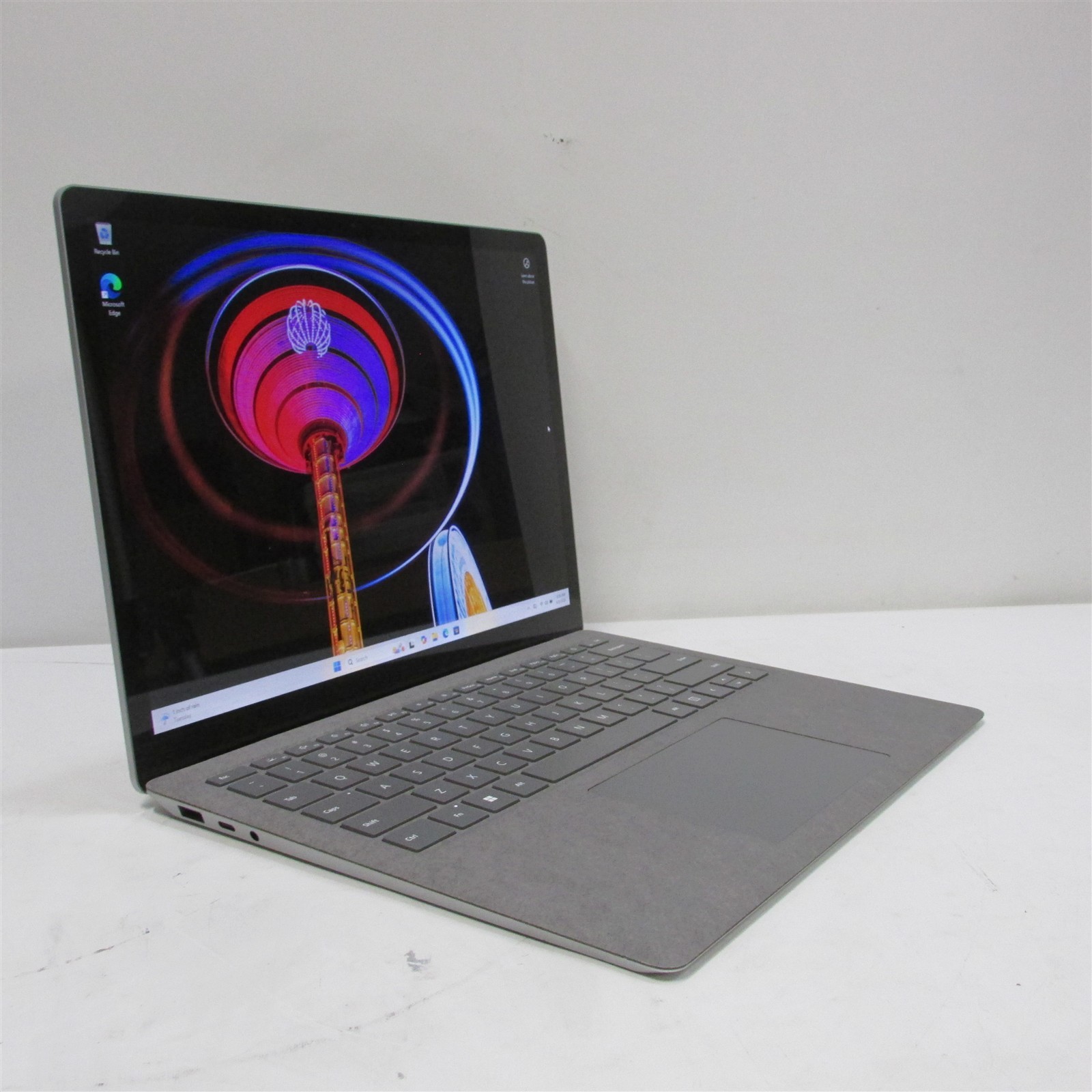Microsoft Surface Laptop 4 1958 Ryzen 5 2.2GHz 8GB RAM 256GB 13.5″ Win 11 Home
