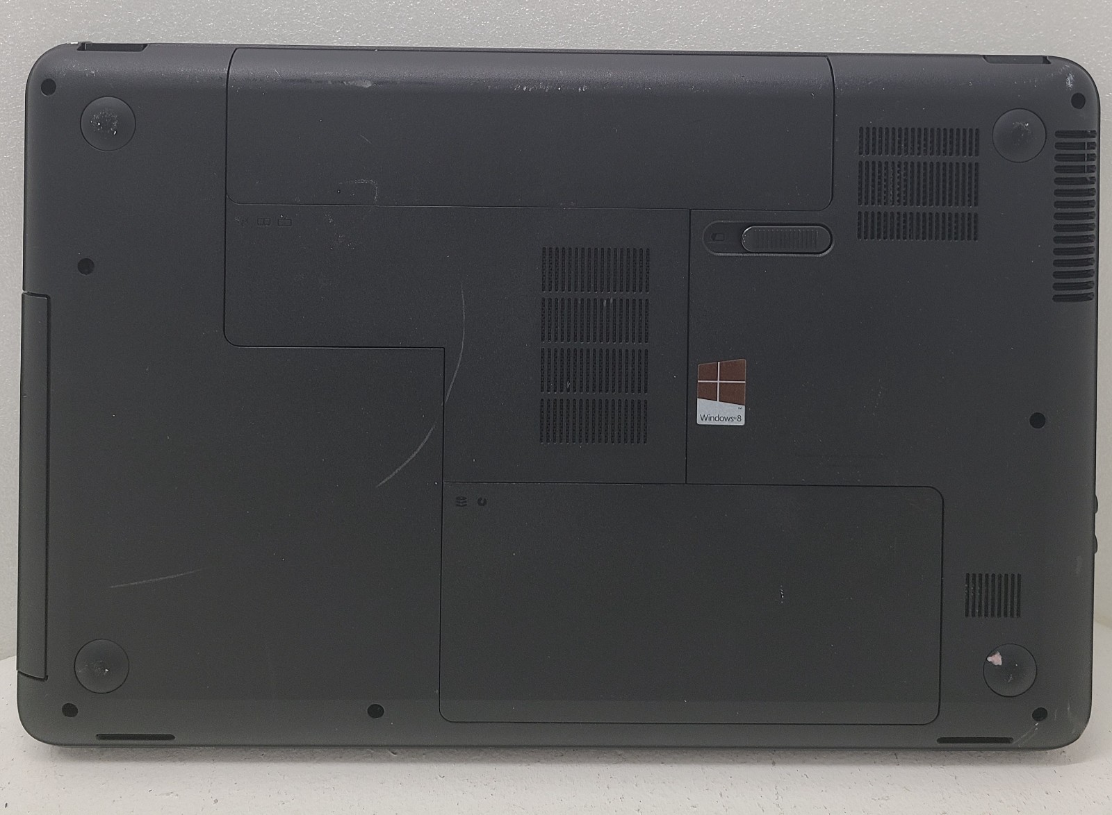 HP 2000 Laptop 15.6″ AMD E Series 4GB Ram NO HD/OS (FL)