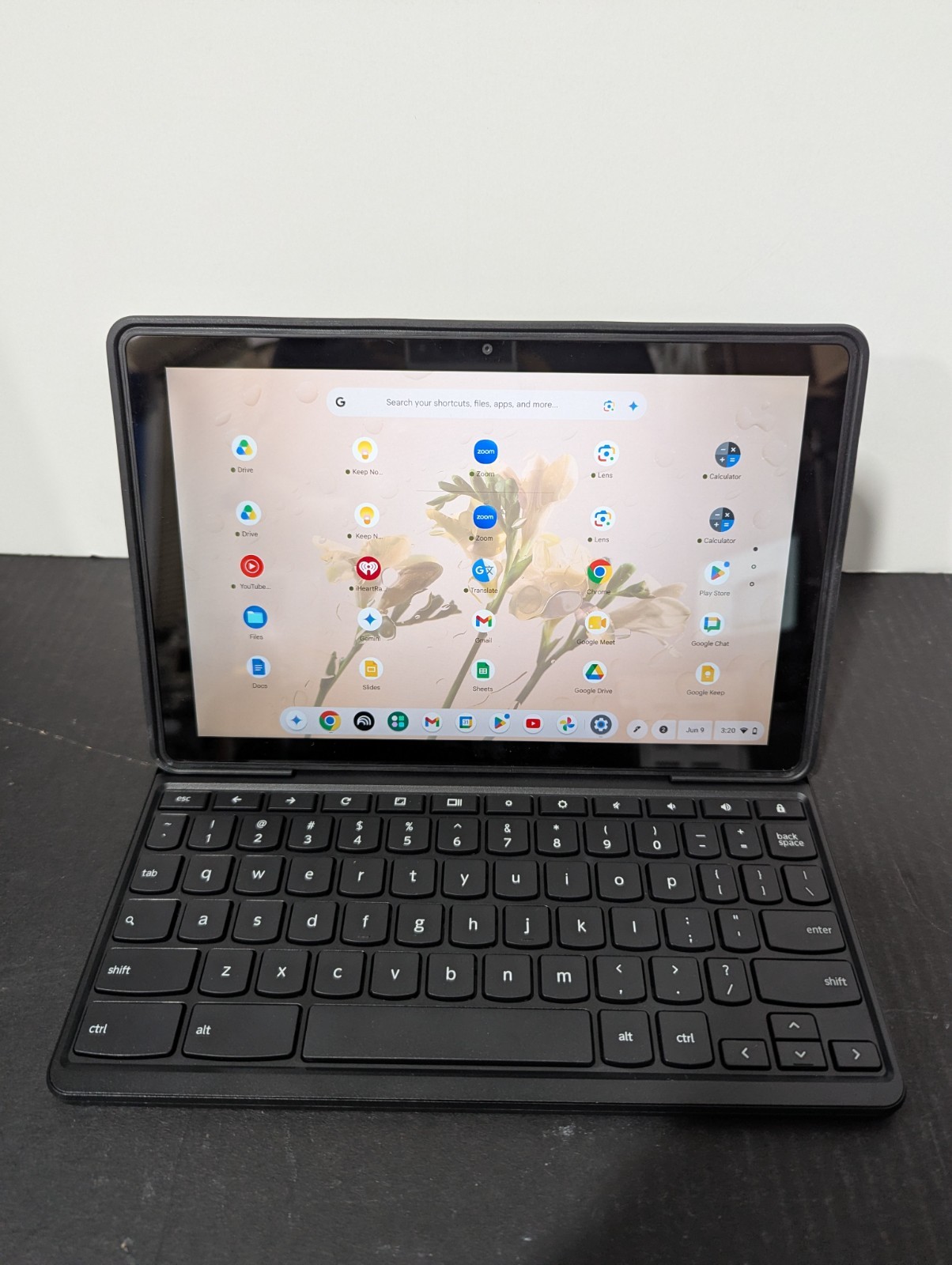 Lenovo 10e Chromebook Touchscreen 10″ Tablet 4GB/32GB with Keyboard Case