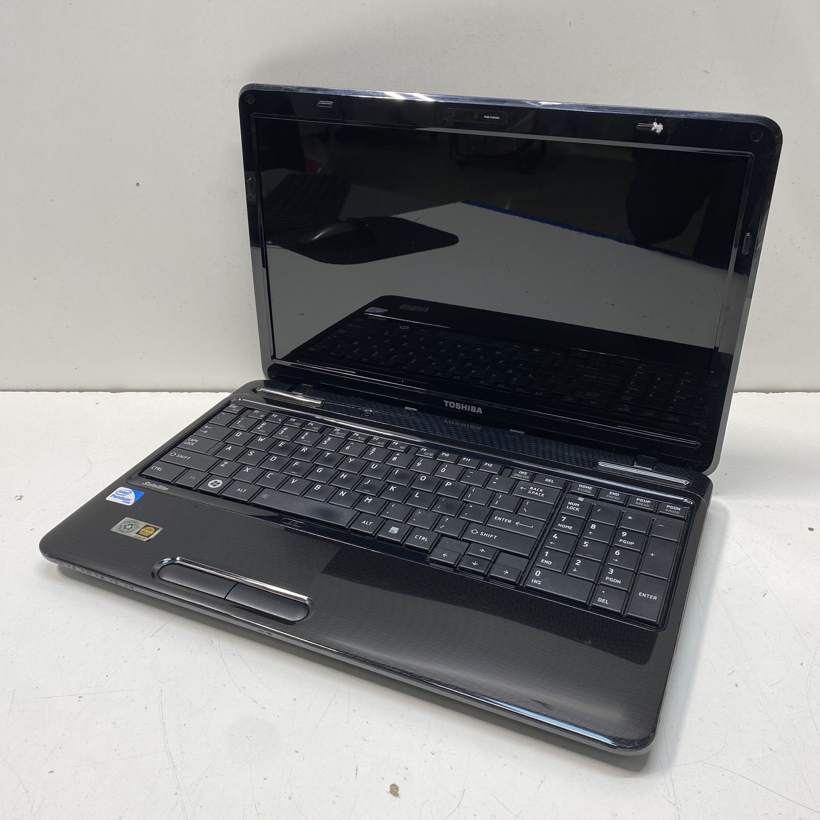 Toshiba Satellite L655-S5096 15.6″ Laptop Intel Pentium DVD Drive Black