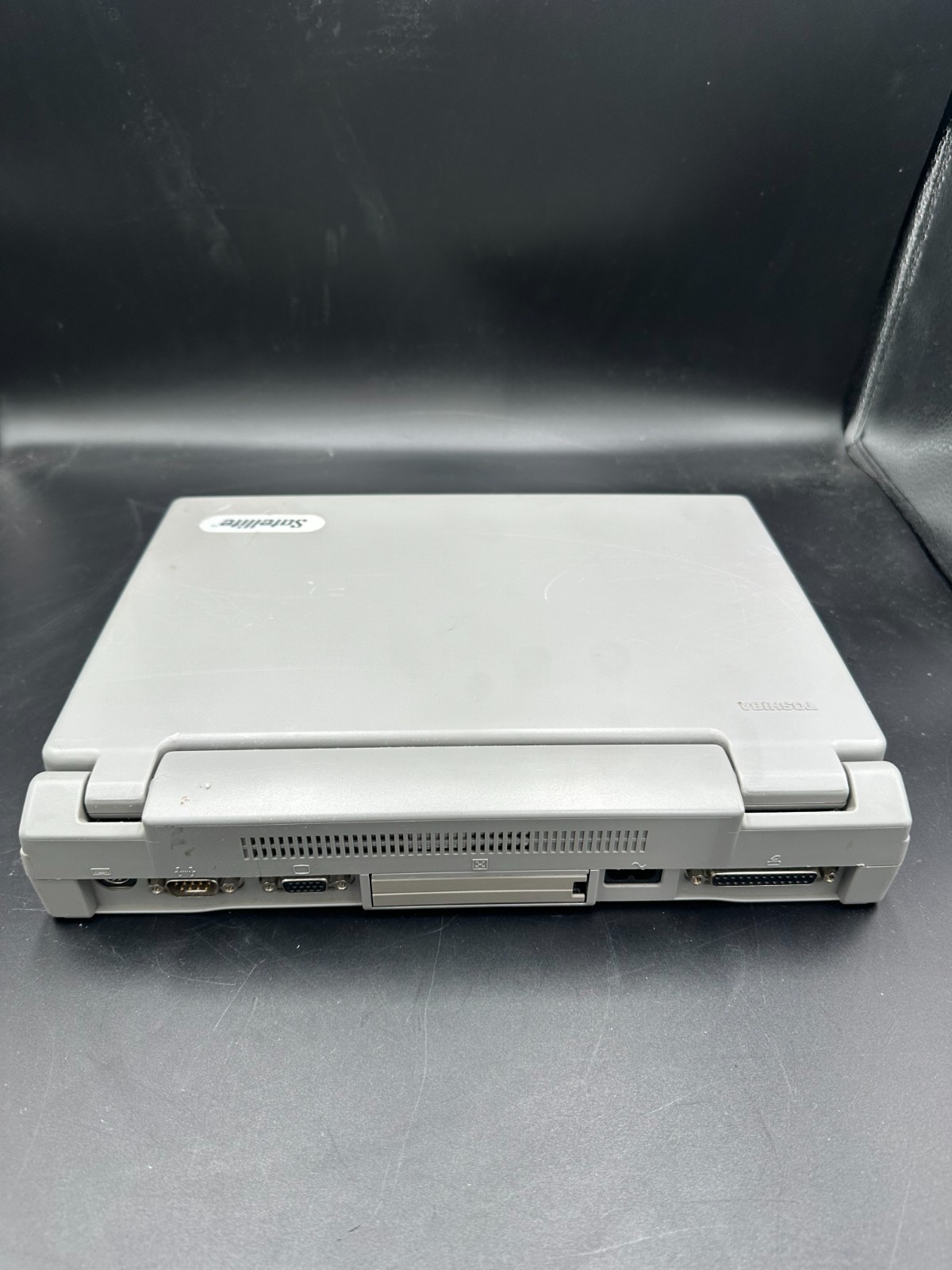 Toshiba T2100/260 Vintage Laptop Notebook 486SX 25MHz 4MB RAM -Tested