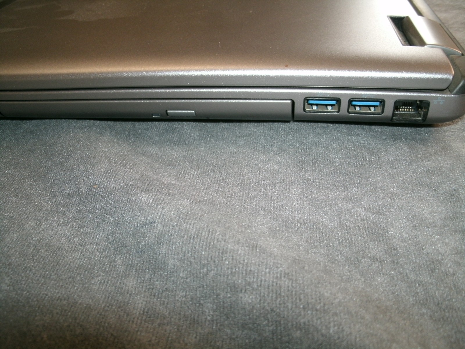 DELL Vostro 3560 Laptop Computer – Turns on – Selling For Parts – Has Charger