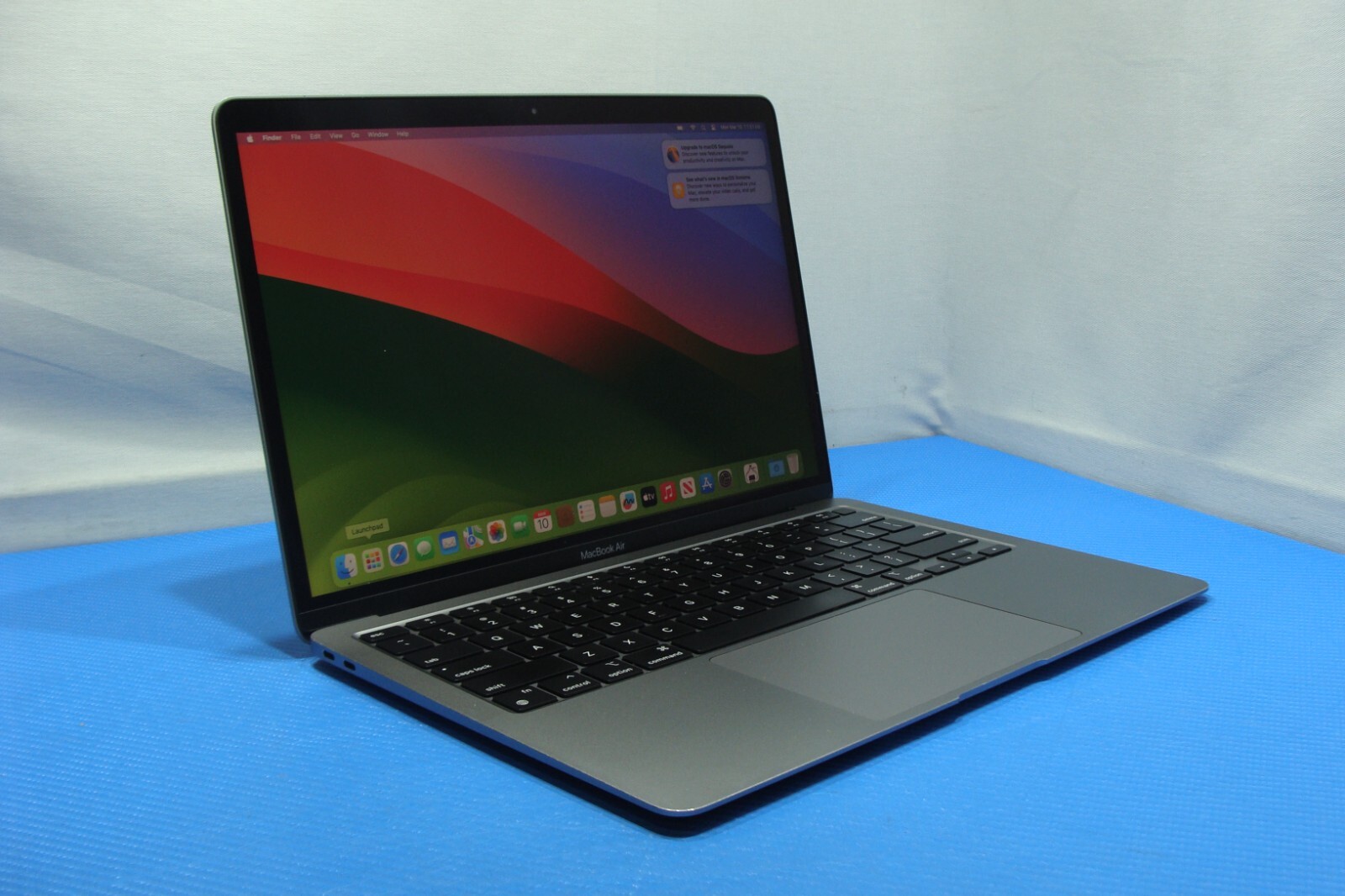 Apple MacBook Air A2337 13.3″ M1 2020 8CPU/7GPU 8GB 128GB MGN63LL/A +Charger
