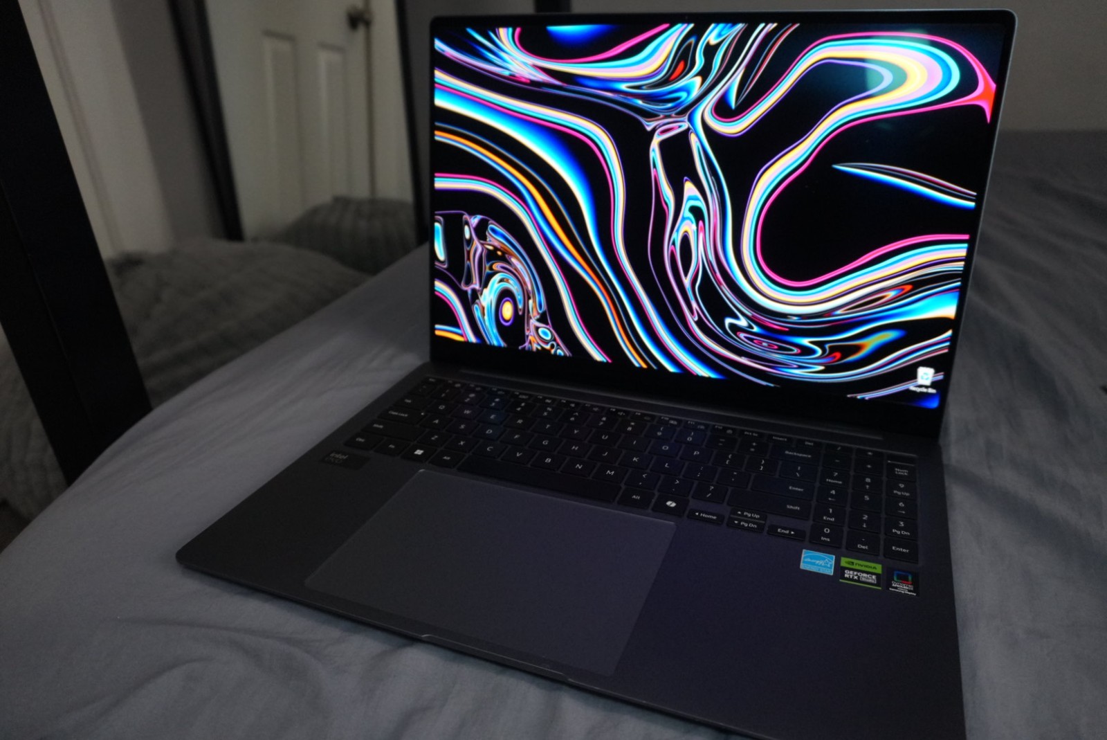 Samsung Galaxy Book4 Ultra Windows 11, 16GB (RAM) + 1TB (SSD), NVIDIA RTX 4050