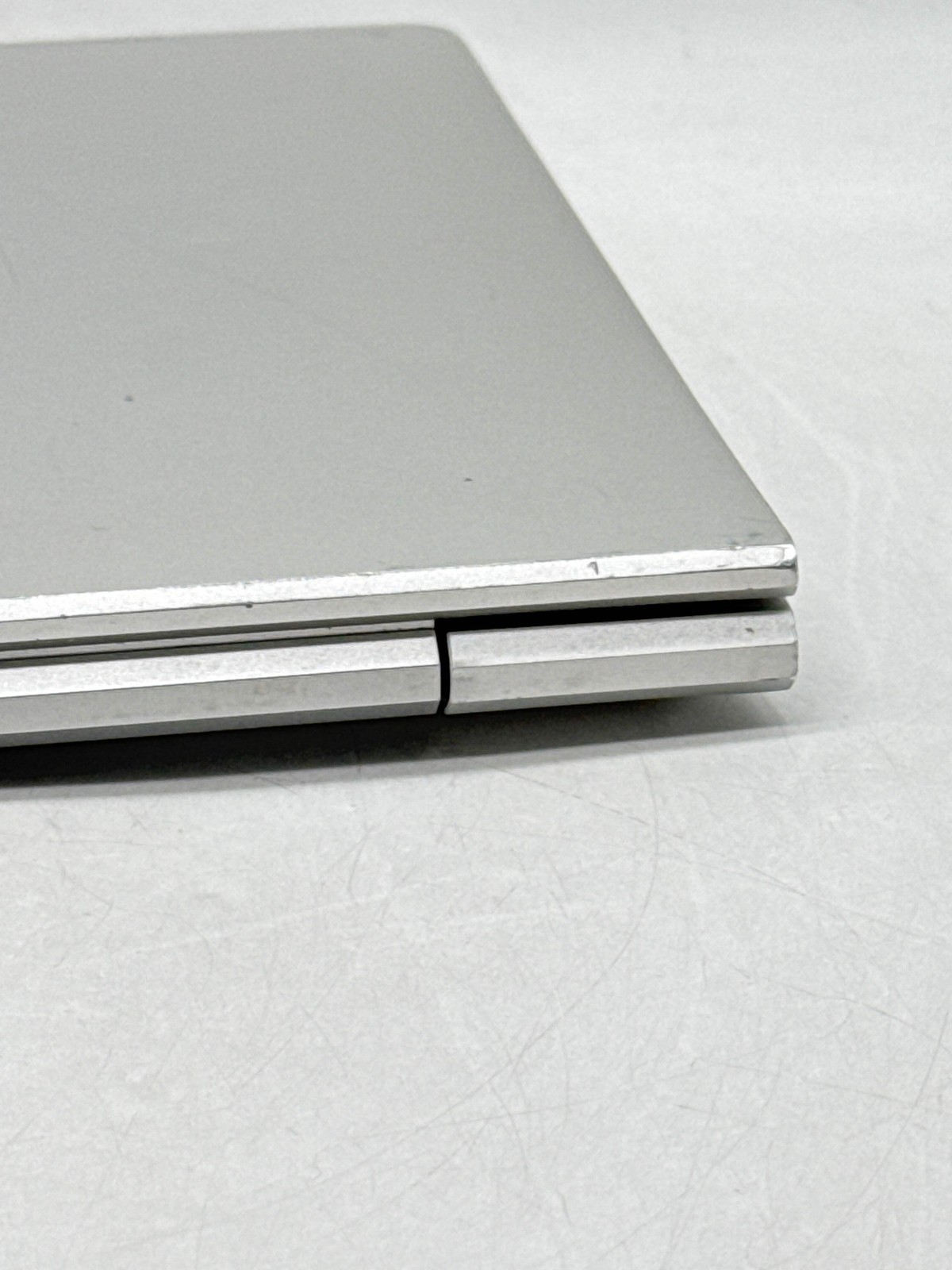 HP EliteBook 640 G10 14.0″ FHD Touch Core i5-1335U 1.30GHz 256GB SSD 8GB RAM