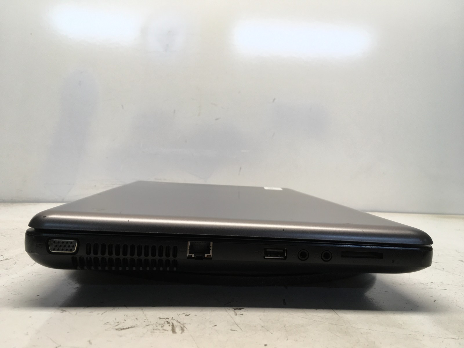 HP 2000-299WM Intel Celeron Dual-Core T3500 2100MHz 3 GB NO HDD