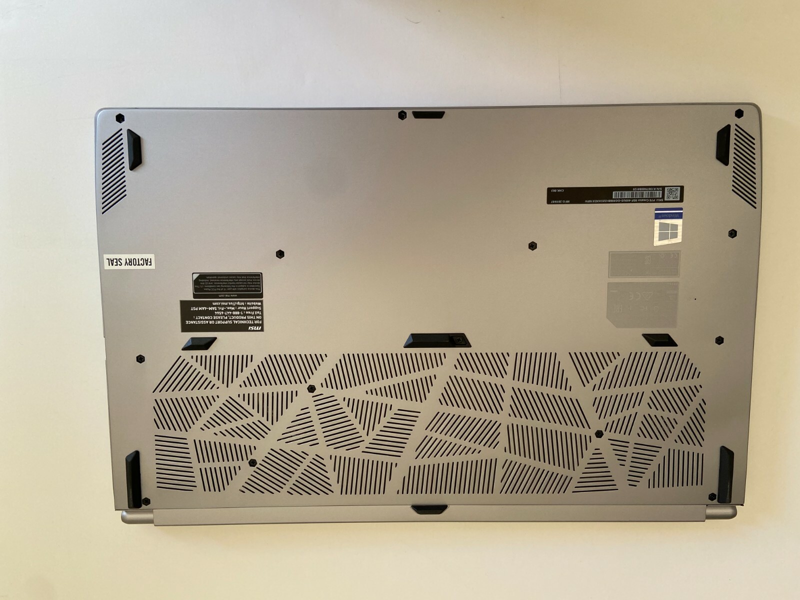 MSI P75 Creator 9SF 17.3″ Laptop: RTX 2070 Max-Q, Intel i9-9880H, 32 GB RAM, 1TB