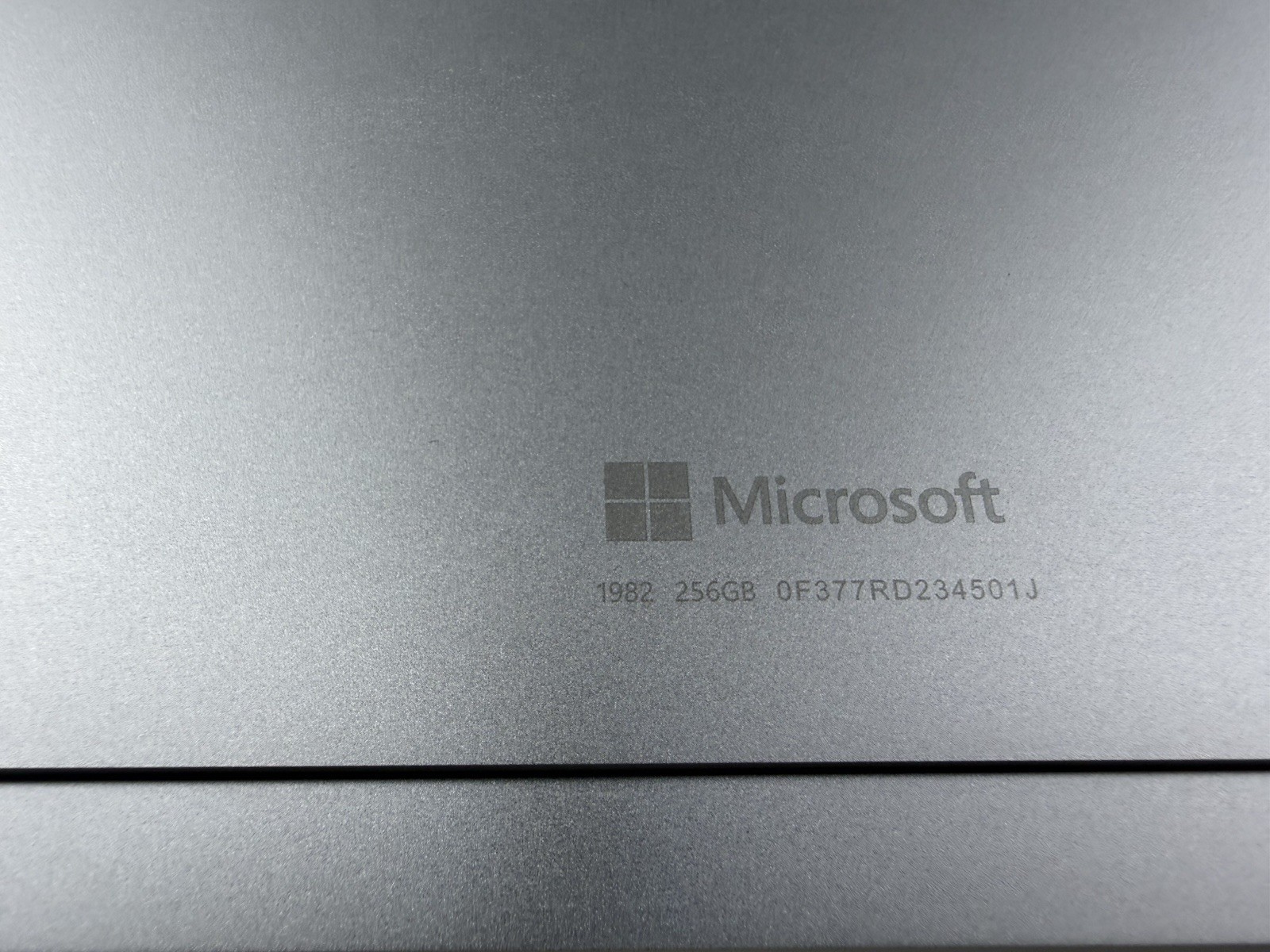 Microsoft Surface Pro 8 (1982) i5-1145G7 – 16GB RAM – 256GB 120Hz – Win 11 Pro