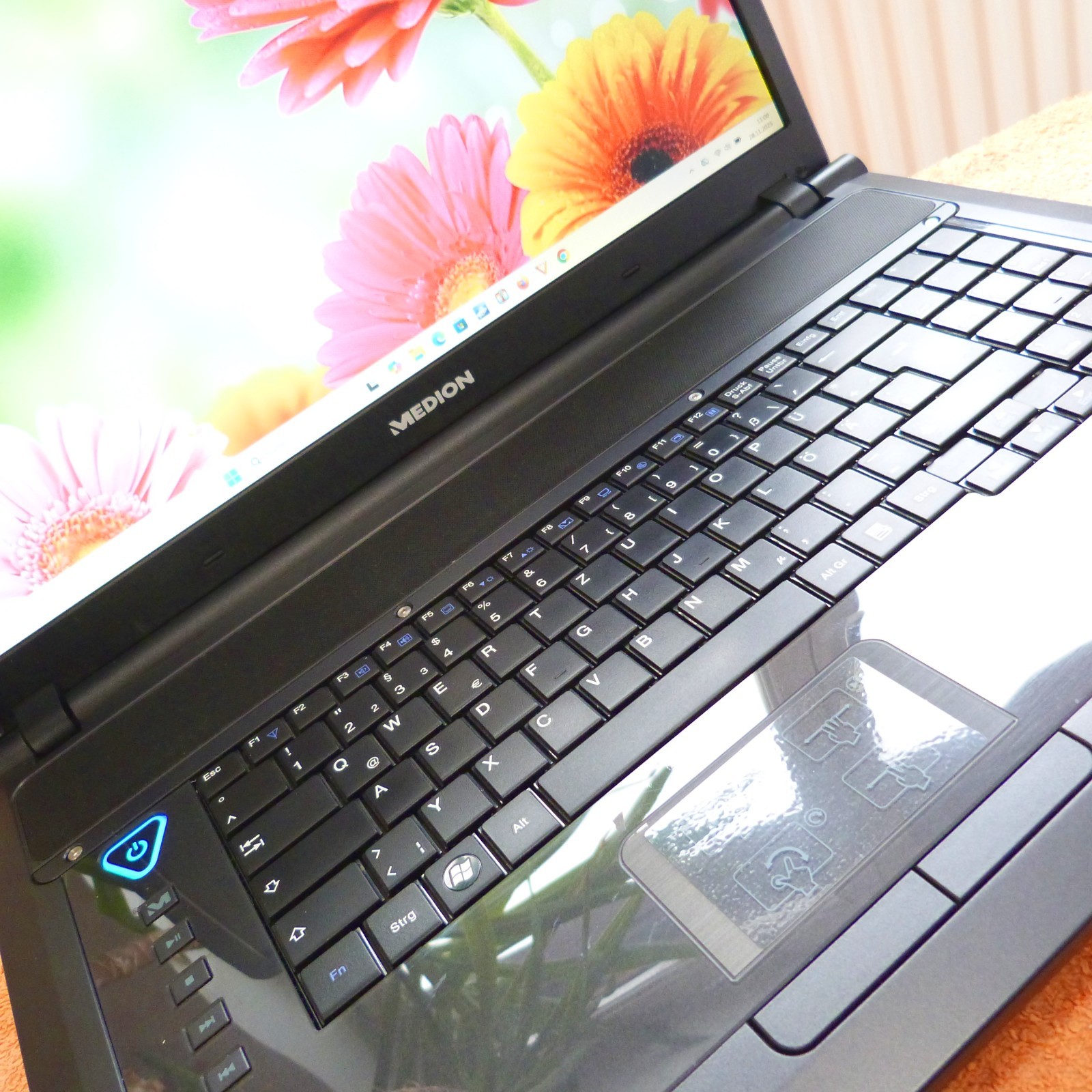 Medion P8614 XXL Cinema MONSTER 18″ L 1TB HDD SSD Windows 11 l 8GB RAM NEW HDMI