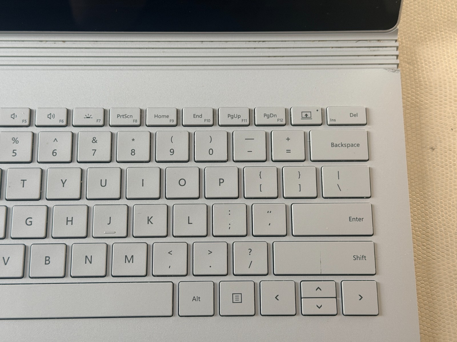 Microsoft Surface Book 2 13.5″ Laptop Core i5-7300U CPU w/ Retail Box & Charger