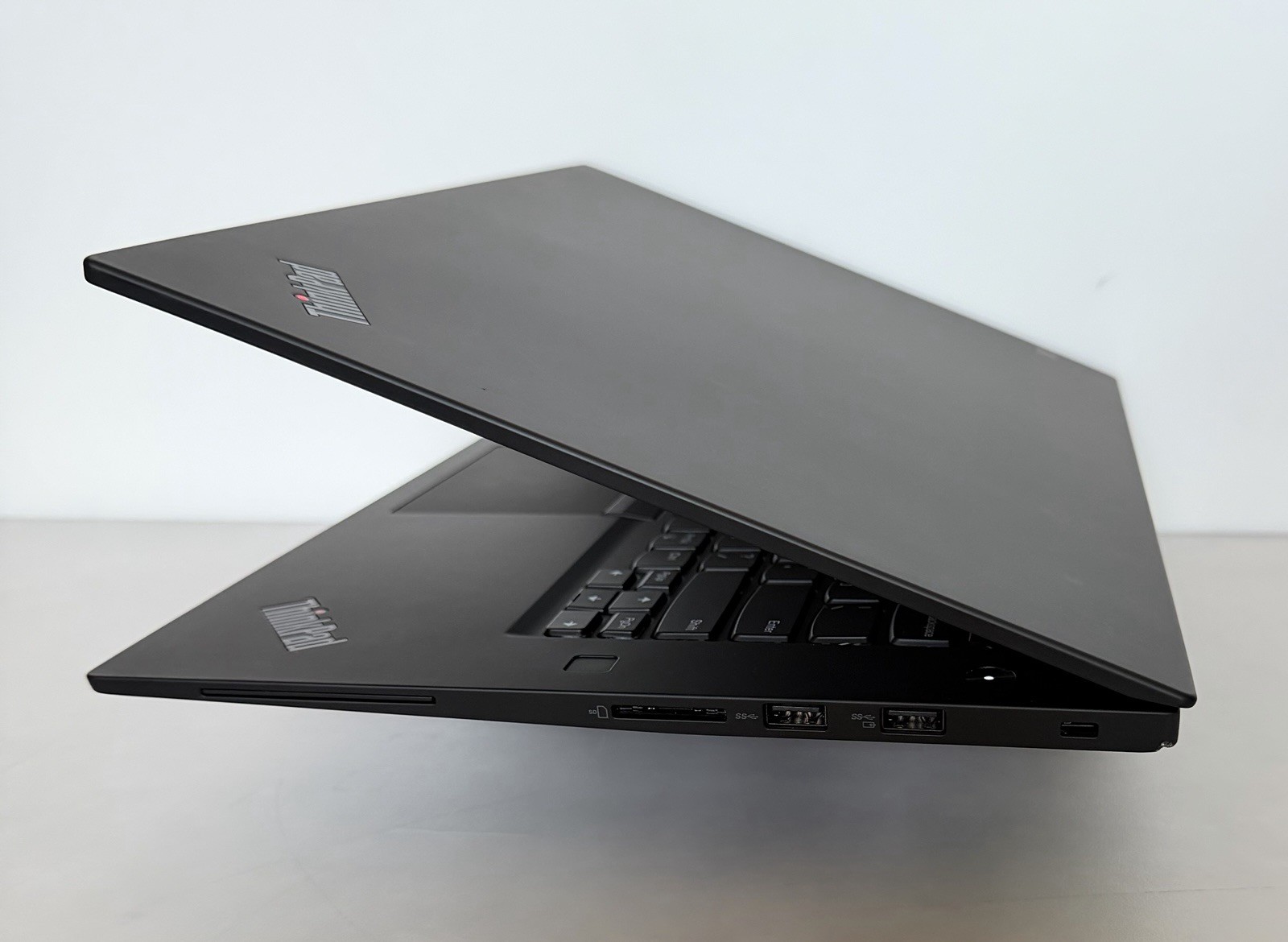 Lenovo X1 Extreme Gen 2 i7-9850H 32GB 512GB GTX 1650 Win 11 + Thunderbolt Dock