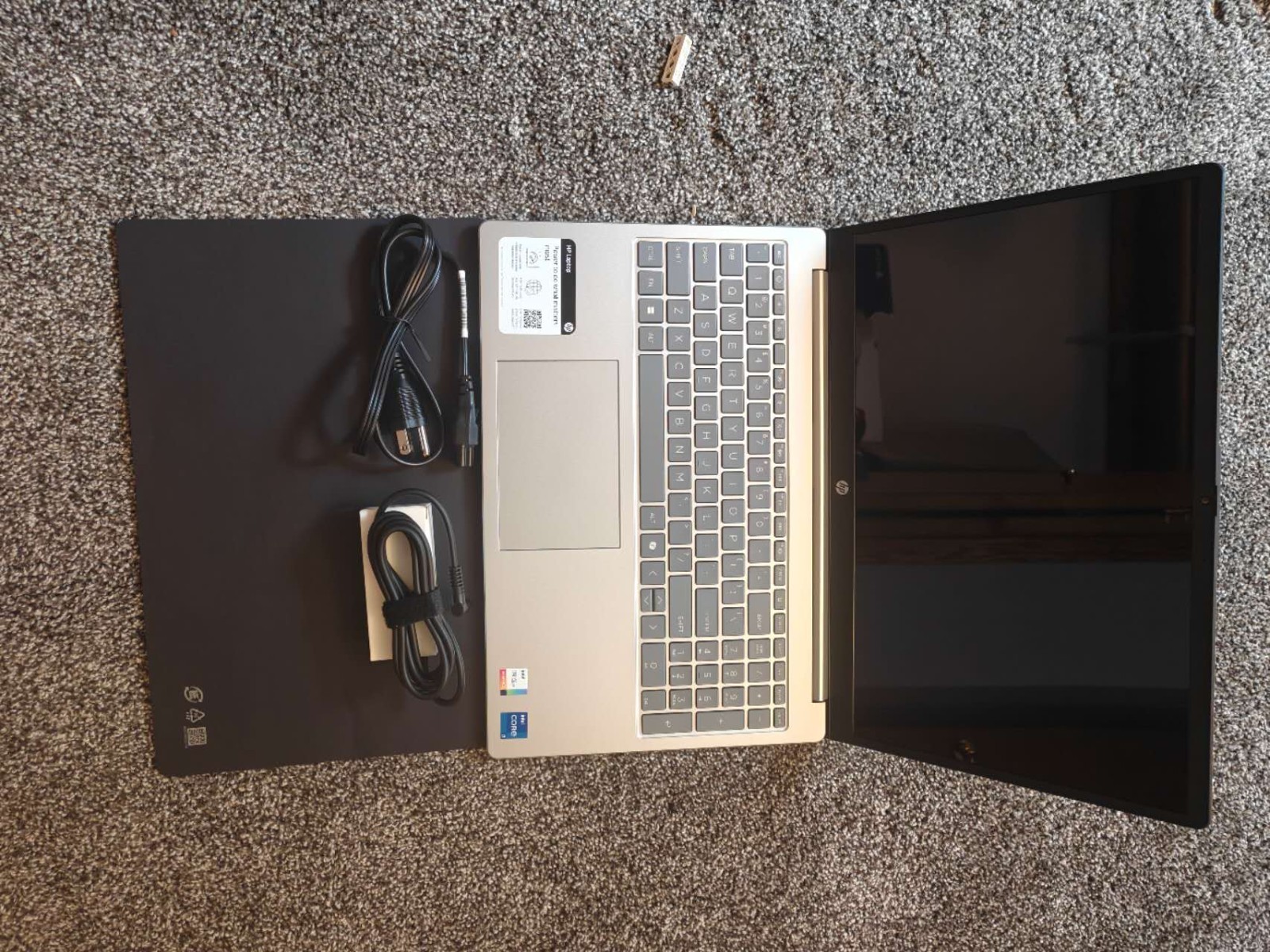 HP 15-fd0127dx 15.6″ FHD TS Laptop – Intel i7 1335U/16GB/ 512GB/Sliver