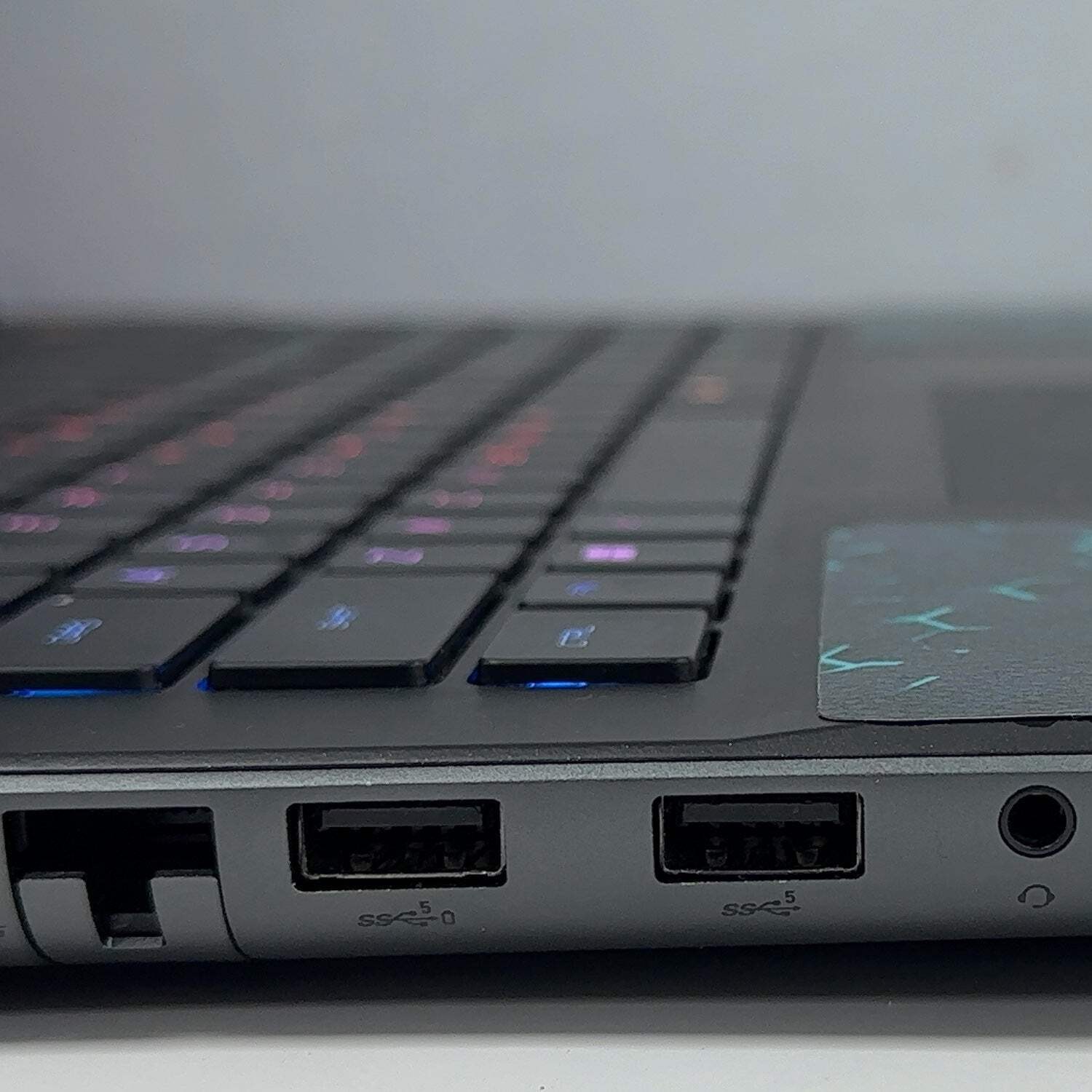 Alienware M16 M16R1 16″ i7-13700HX 5.0GHz 32GB RAM 2TB SSD GeForce RTX 4070
