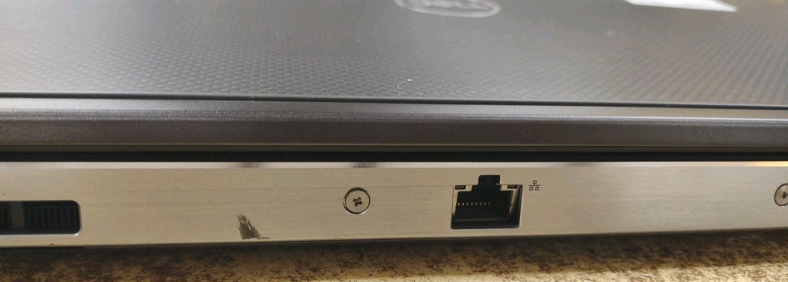 Dell Precision 7540 15.6″ W/ i7-9850H 2.6GHz 16GB 256GB SSD