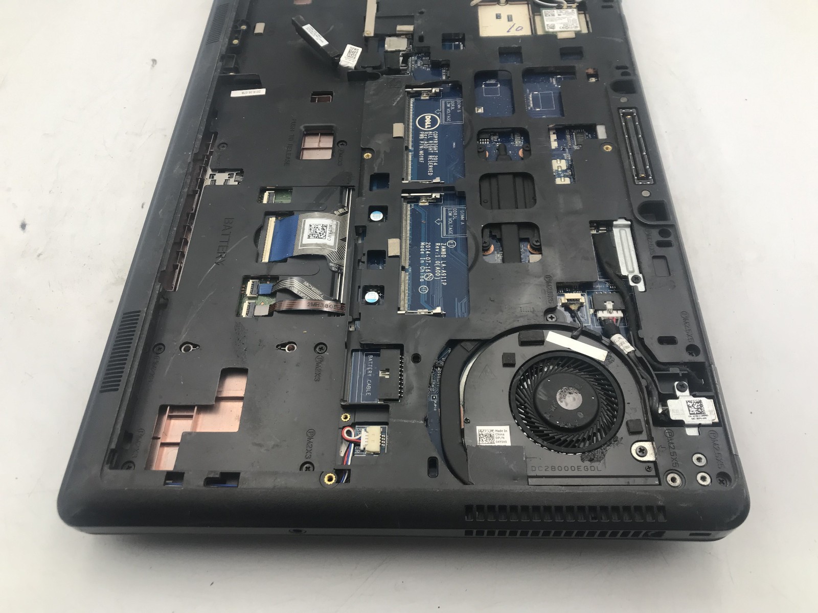 DELL LATITUDE E5550 – BOOTS TO BIOS – INTEL I5 5200U – NO RAM – READ DESCRIP -BB
