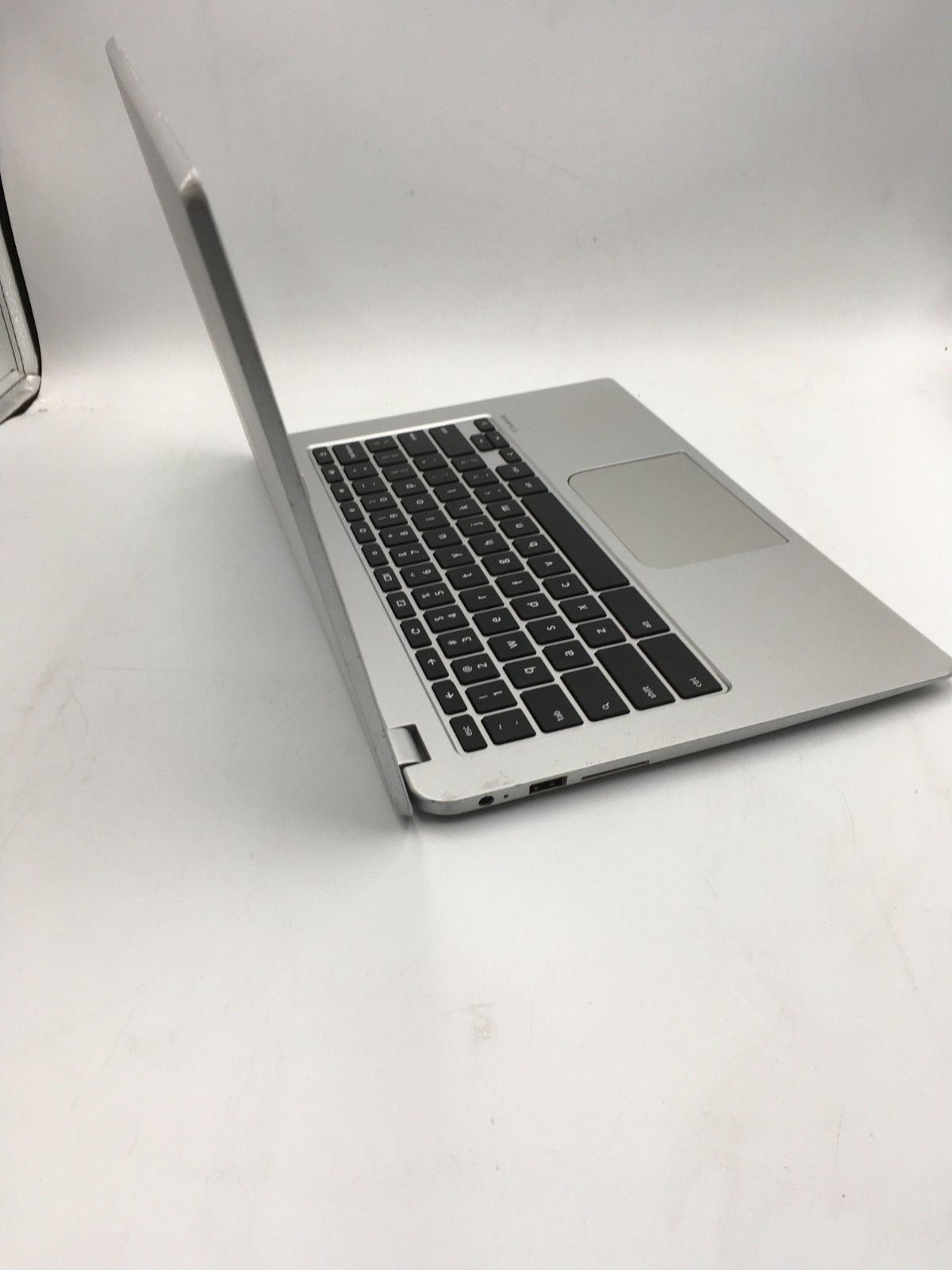 Toshiba Chromebook 2 CB30-B3122 13.3in Intel 4GB 16GB SSD Chrome OS w/ Charger R