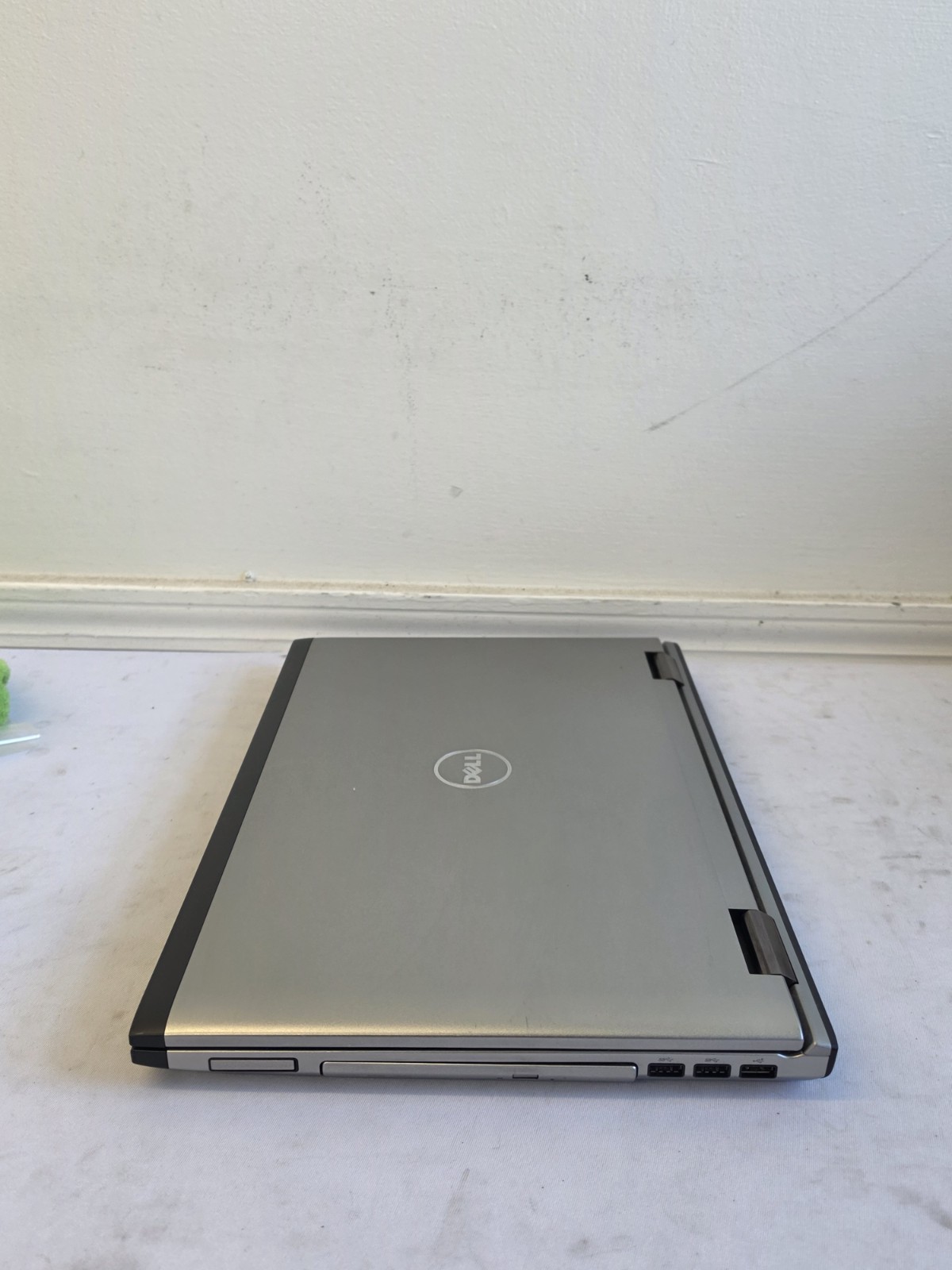 Dell Vostro 3750 Laptop – Intel i5-2450m – 8GB RAM – 1TB HDD – BAD BATT – Win 10