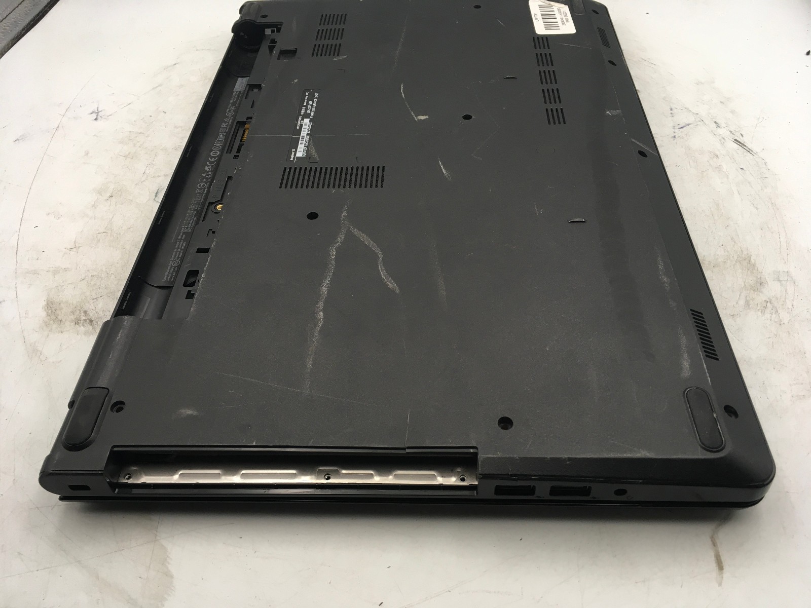 DELL LATITUDE 3559 – FOR PARTS/BAD LCD – INTEL I3 5015U – NO RAM – READ DESC -BB