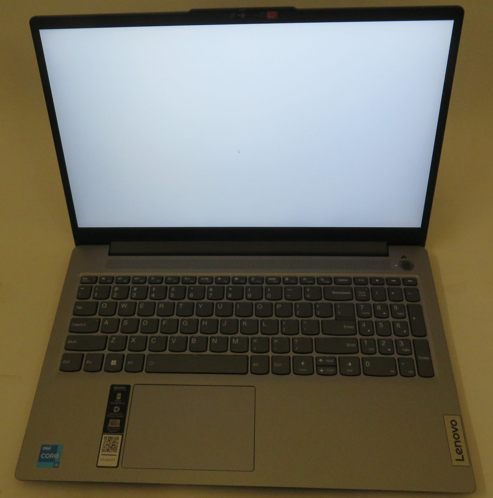 Lenovo IdeaPad Slim 3 15IRU8 i3 1305U 1.6GHz 8GB RAM 256GB Windows 11