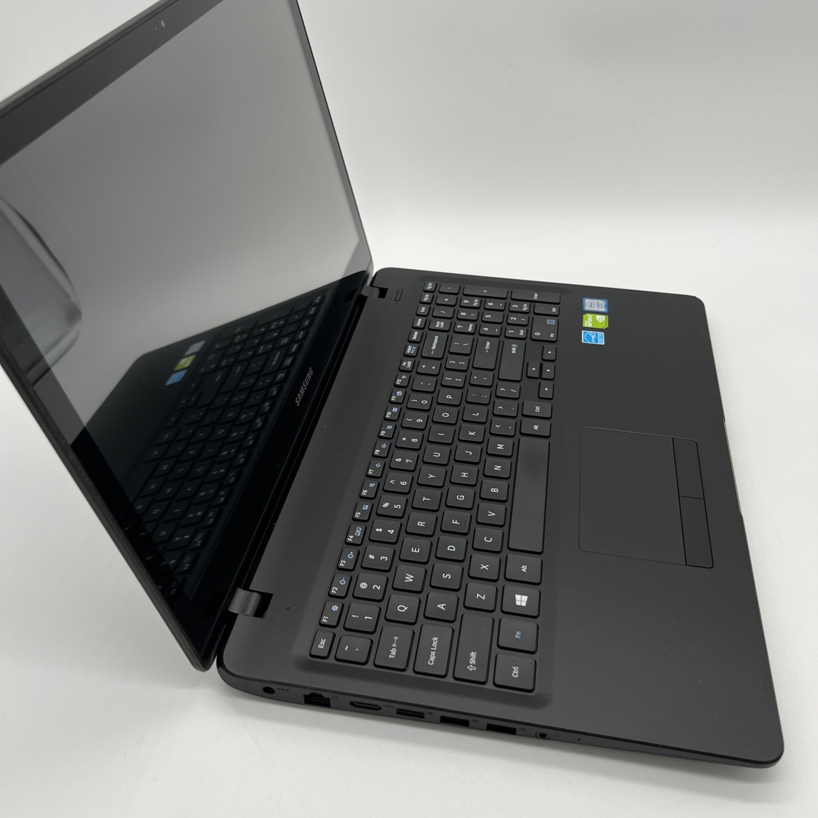 Samsung NP530E5M Laptop Intel i5-7200U 8GB RAM 500GB HDD NVIDIA 920MX Fast Ship