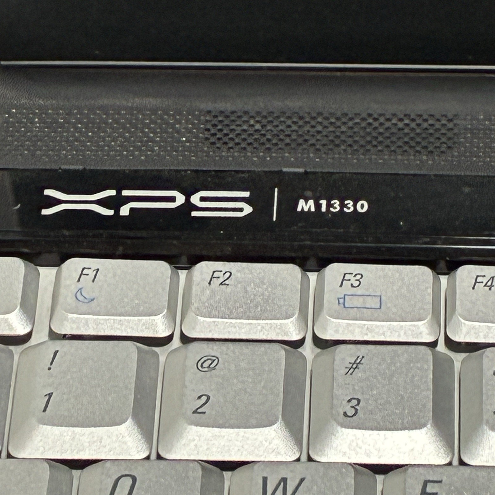 Dell XPS M1330 Core 2 Duo 2GHz No HD 1GB RAM Boots To BIOS Good Screen For Parts