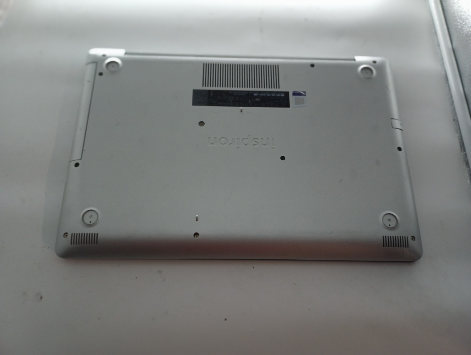 9083 Inspiron5570 w/charger.i5-7200U.Optical.8GB.256GB NVMe.15.6″FHD.W11 Pro