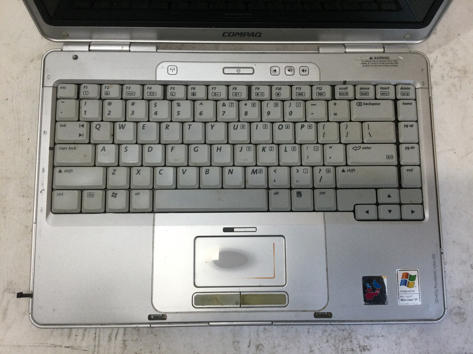 HP COMPAQ PRESARIO V2000 – FOR PARTS – INTEL CENTRINO – 256MB RAM – READ DESC-BB