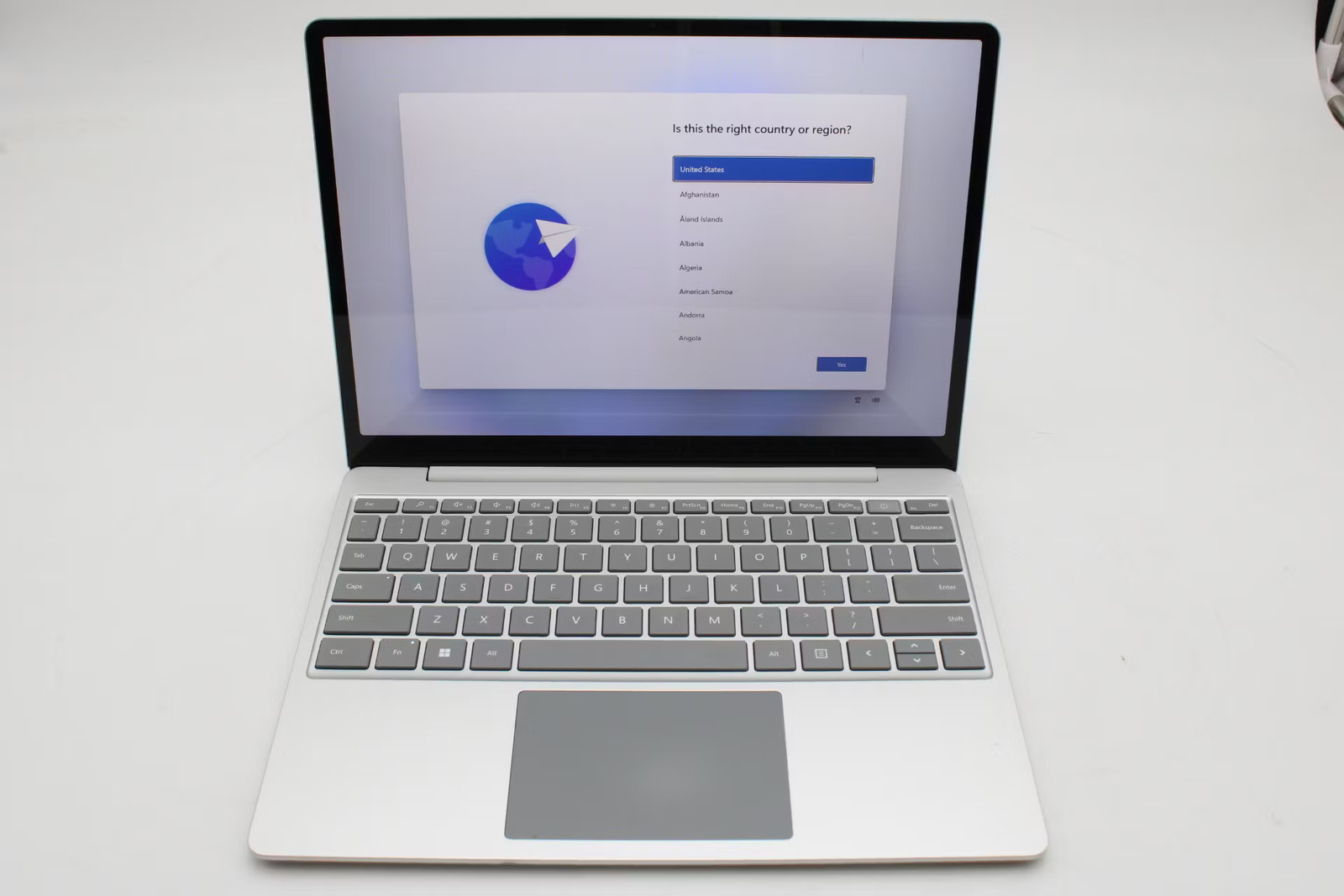 Microsoft Surface Laptop Go 2 Used 12.4″ i5-1135G7, 256GB NVMe, 16GB RAM