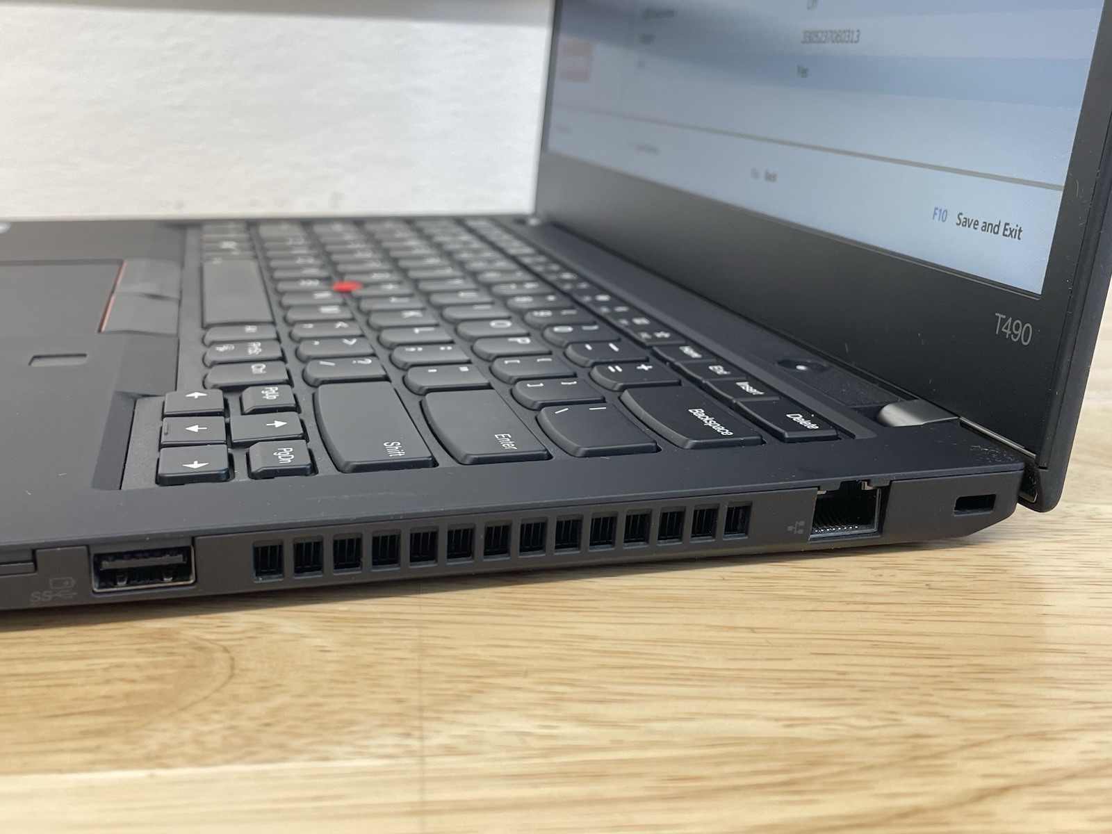 Lenovo ThinkPad T490 Core i7-8565U 1.80GHz – 8GB RAM 256GB SSD Win11