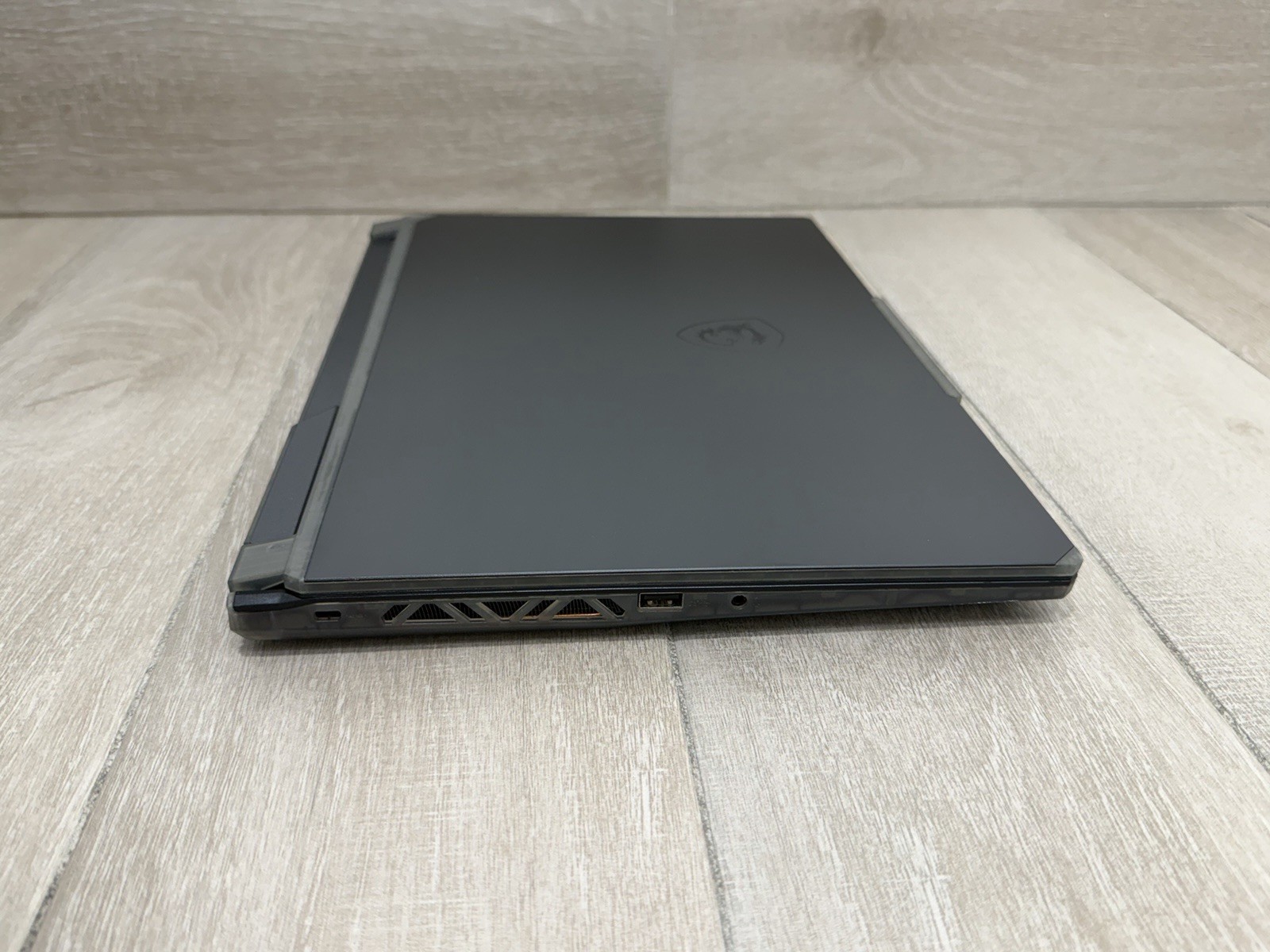 CYBORG 15 A13V 15.6″ Core i7-13620H GeForce RTX 4050 512GB NVMe 8GB RAM Win-11