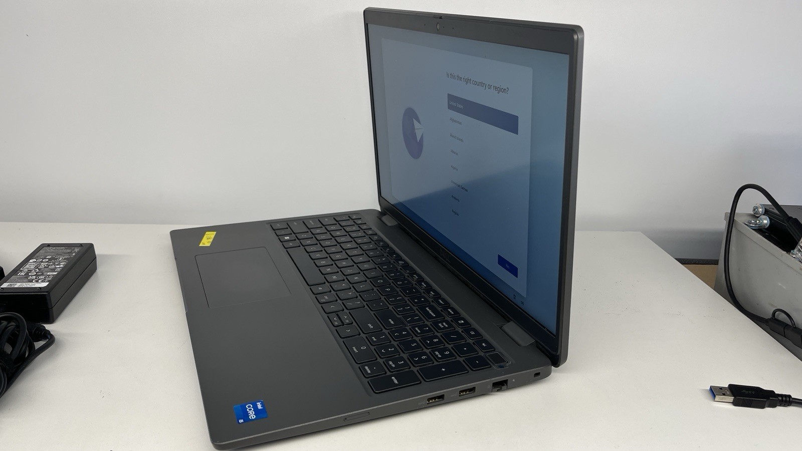 Dell Latitude 3540 15.6 i5-1335U 1.30GHz 16GB 256GB NVME Win 11 Pro -no Keys Lit