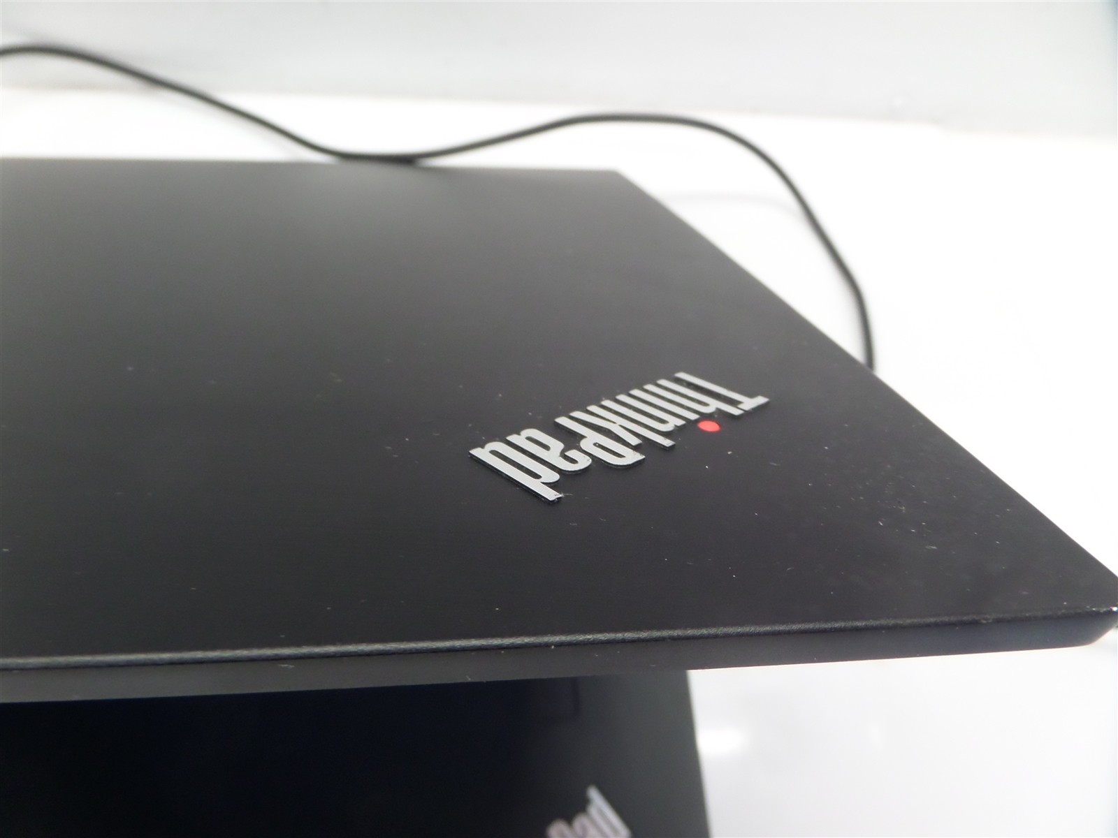Lenovo ThinkPad E590 15.6″ w/ i7-8565U 1.8GHz CPU 4GB RAM – No HDD/Battery