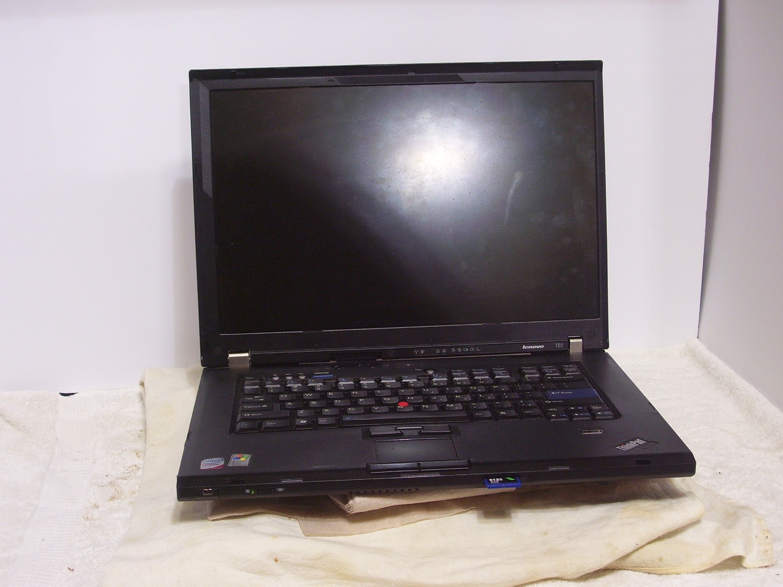 IBM Lenovo ThinkPad T61 15″ Widescreen, Windows 11 x64, 240GB SSD, 8GB RAM, 2GHz