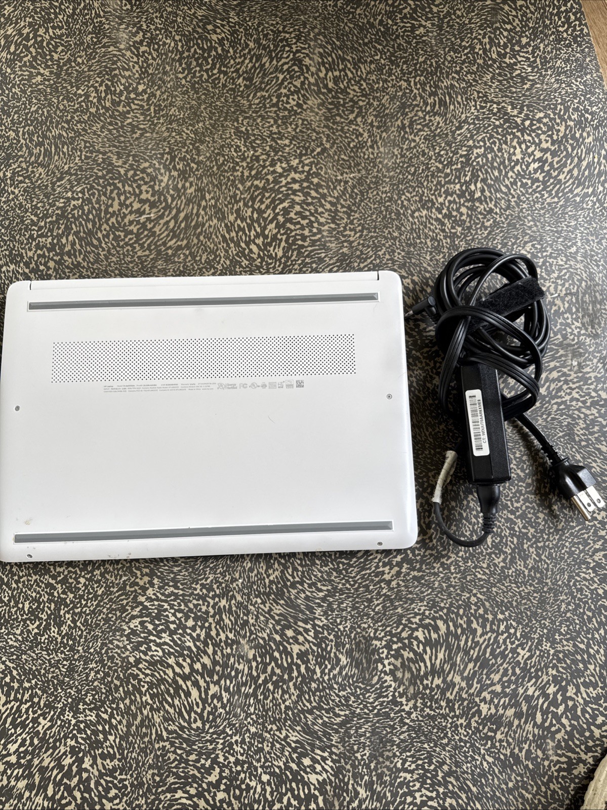 HP Laptop (snowflake) w/ charger (64 gb hard drive, 4 gb ram) 14-DQ0002DX