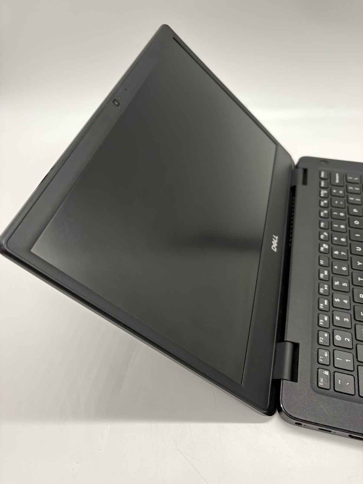 Dell Latitude 3400 14″ i5-8265U 8GB RAM 256GB M.2 SSD Windows 11 Pro 31% Battery